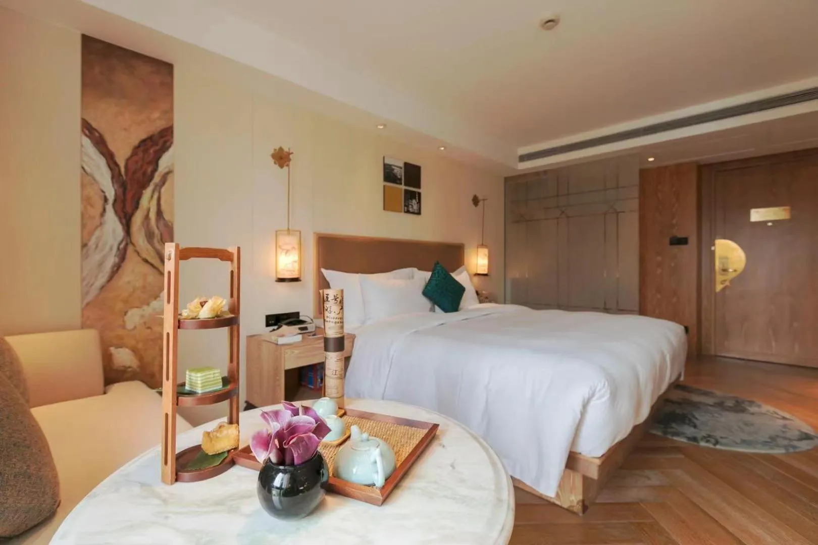 Photo of the whole room, Bed in 广州岭南五号酒店 LN Hotel Five