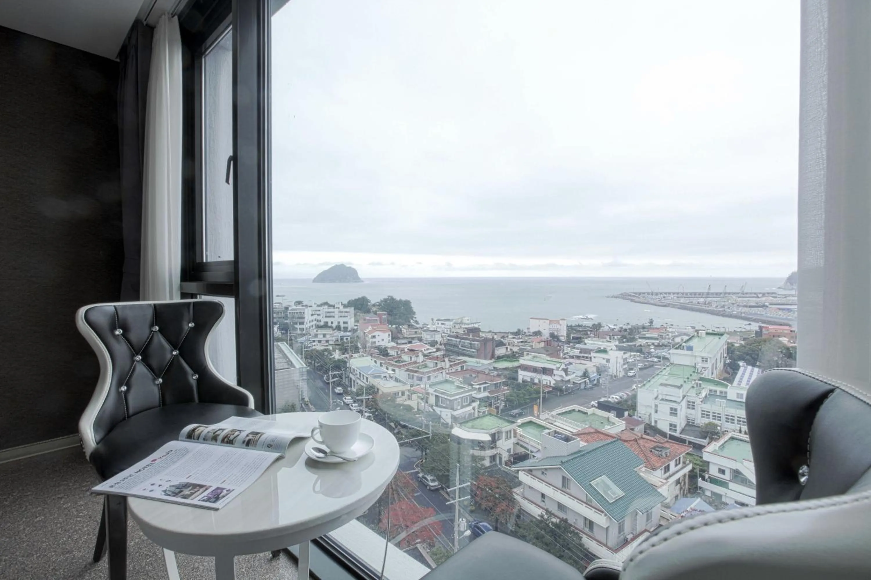 Living room in Eins Hotel