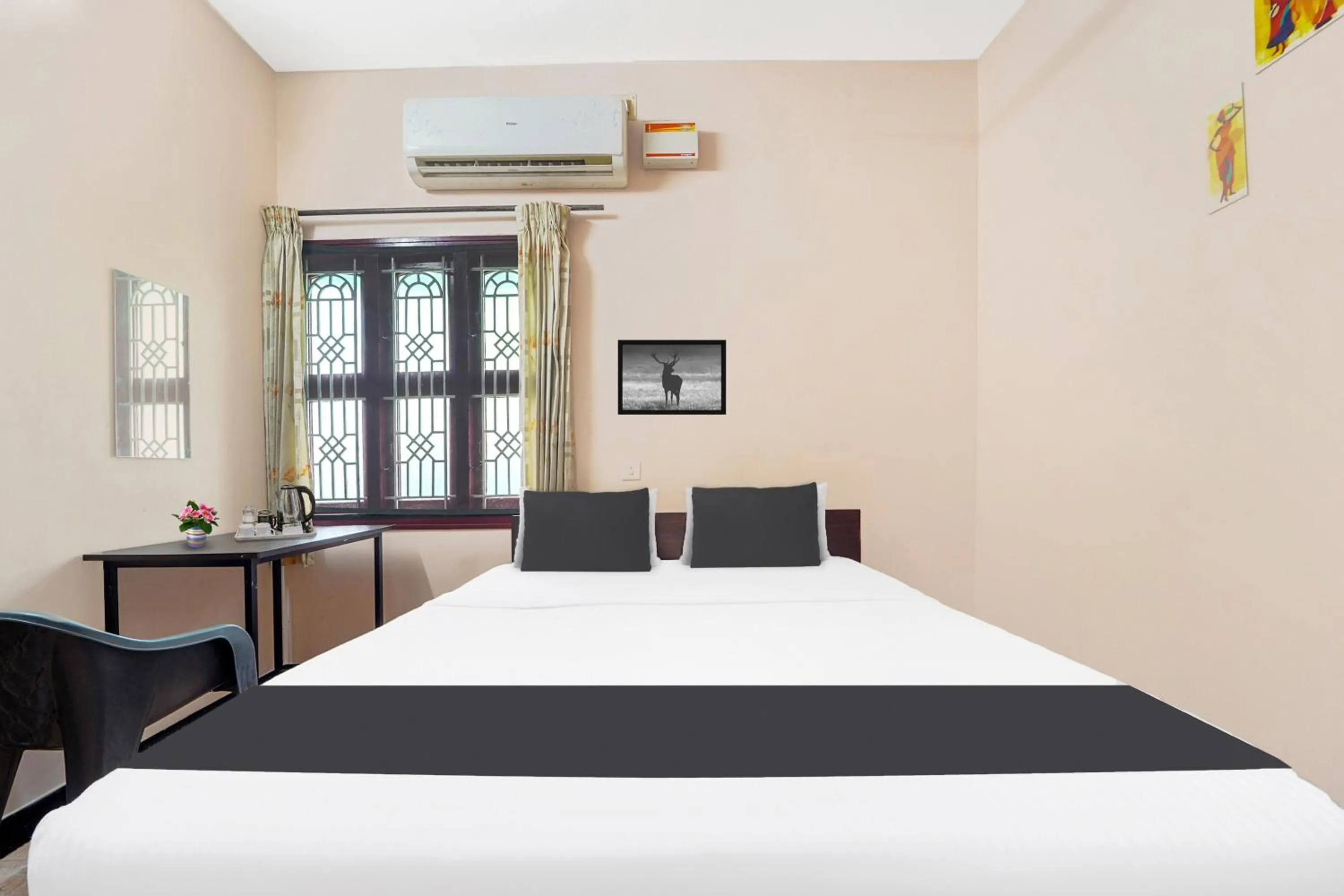Bedroom, Bed in Super Hotel O Ganapathy Athipalayam Pirivu Road