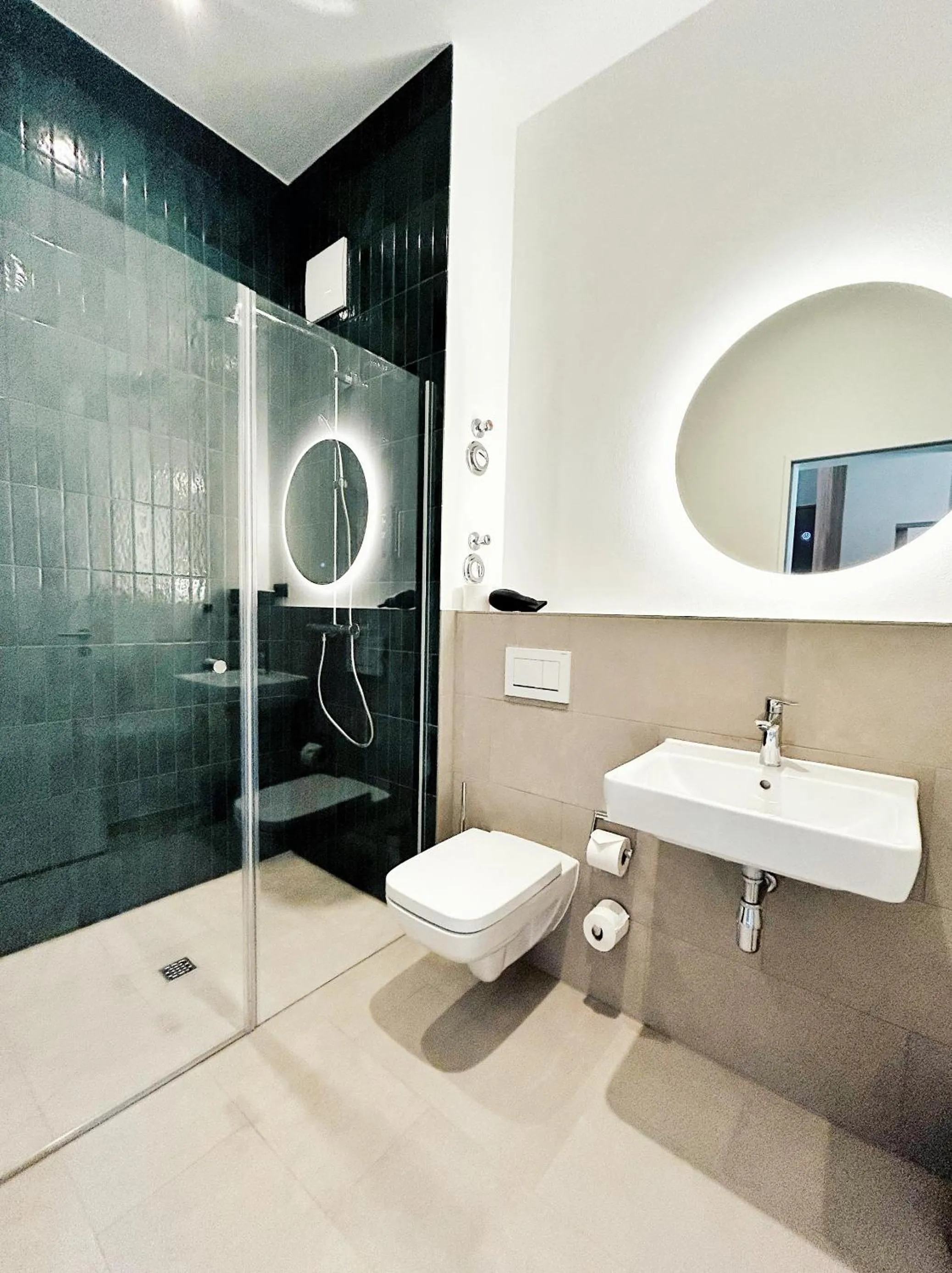 Shower in Homaris Apartments Winterhude