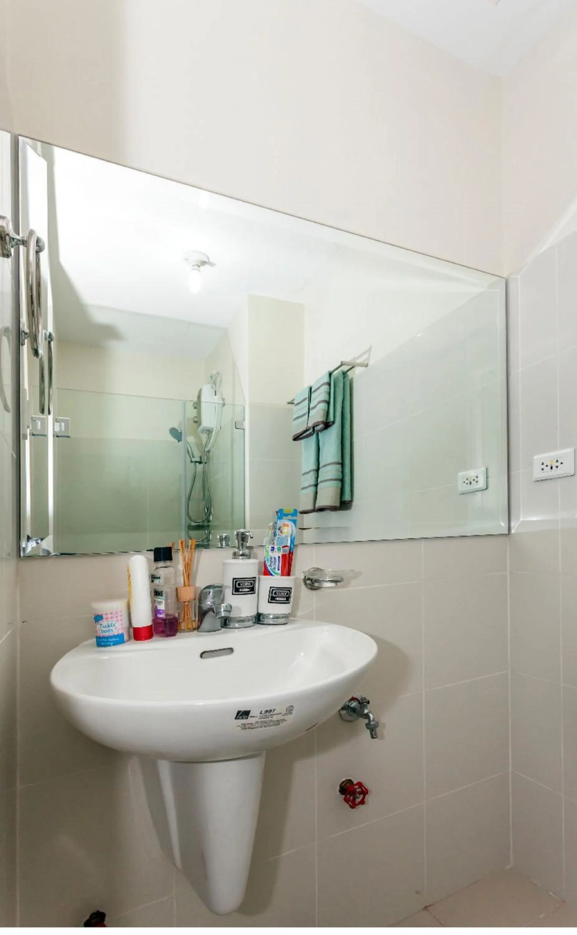 Bathroom in Blowing in the Wind - Lake View Apartments