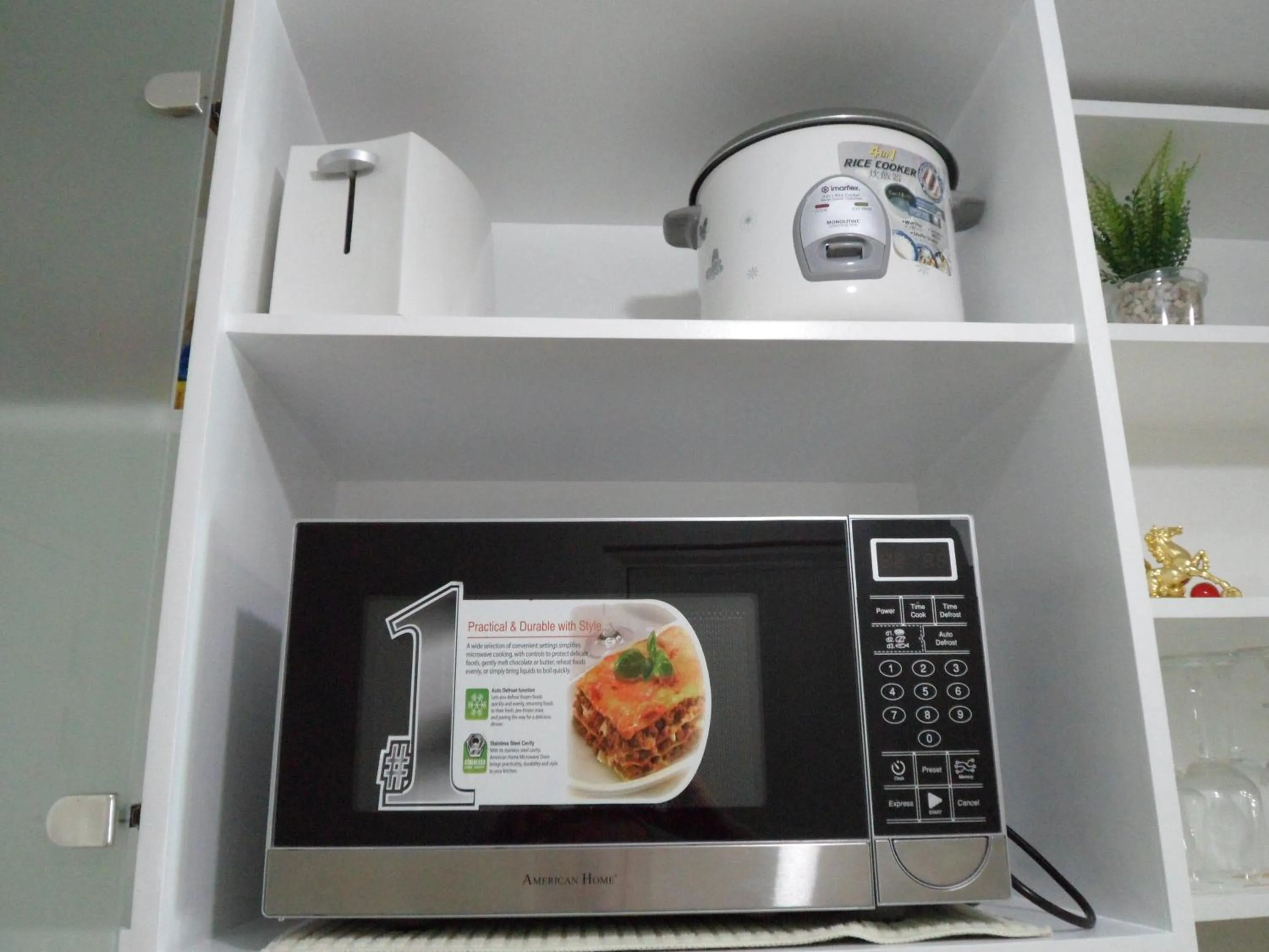 Coffee/tea facilities in Blowing in the Wind - Lake View Apartments