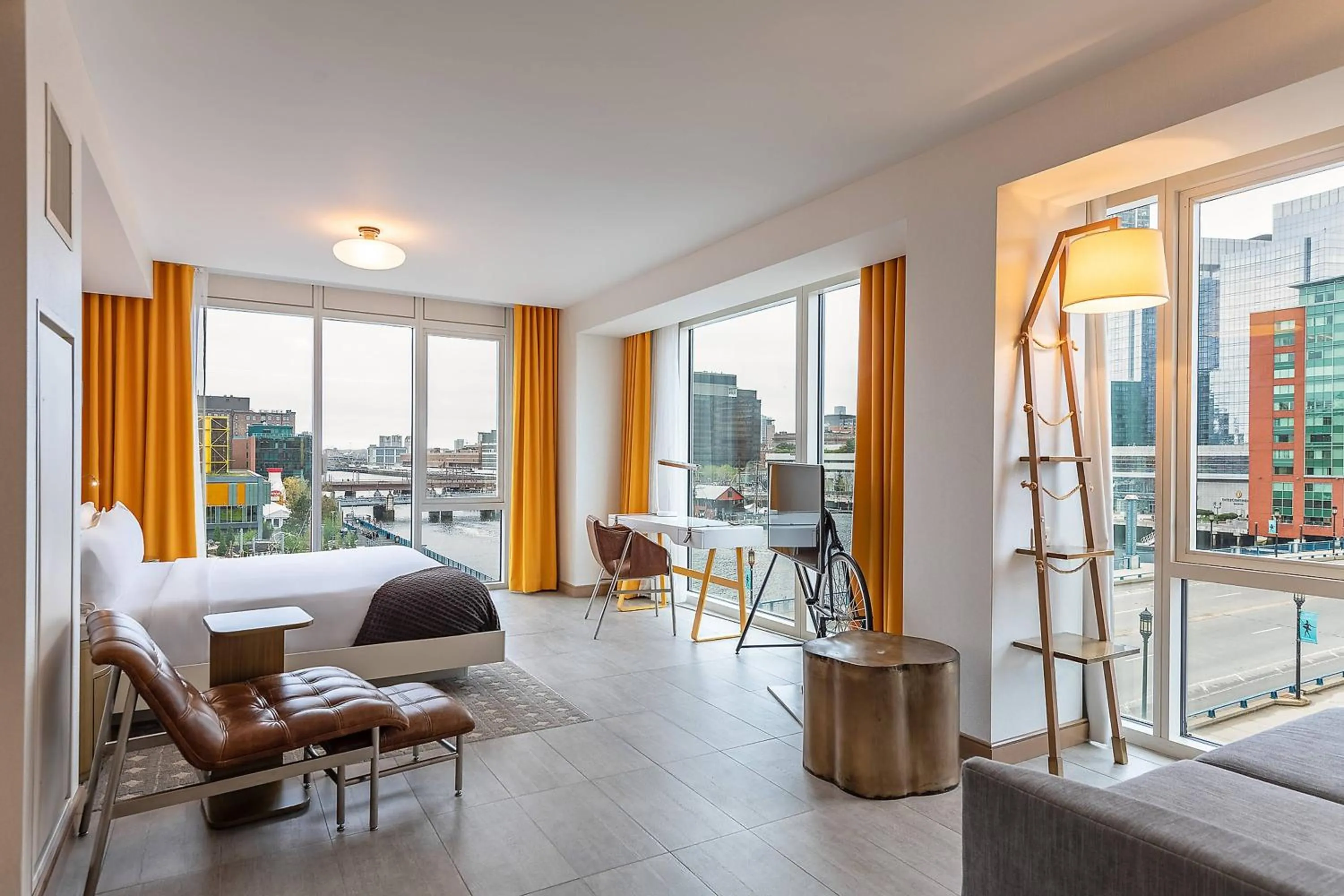 Photo of the whole room, Bed in The Envoy Hotel, Autograph Collection