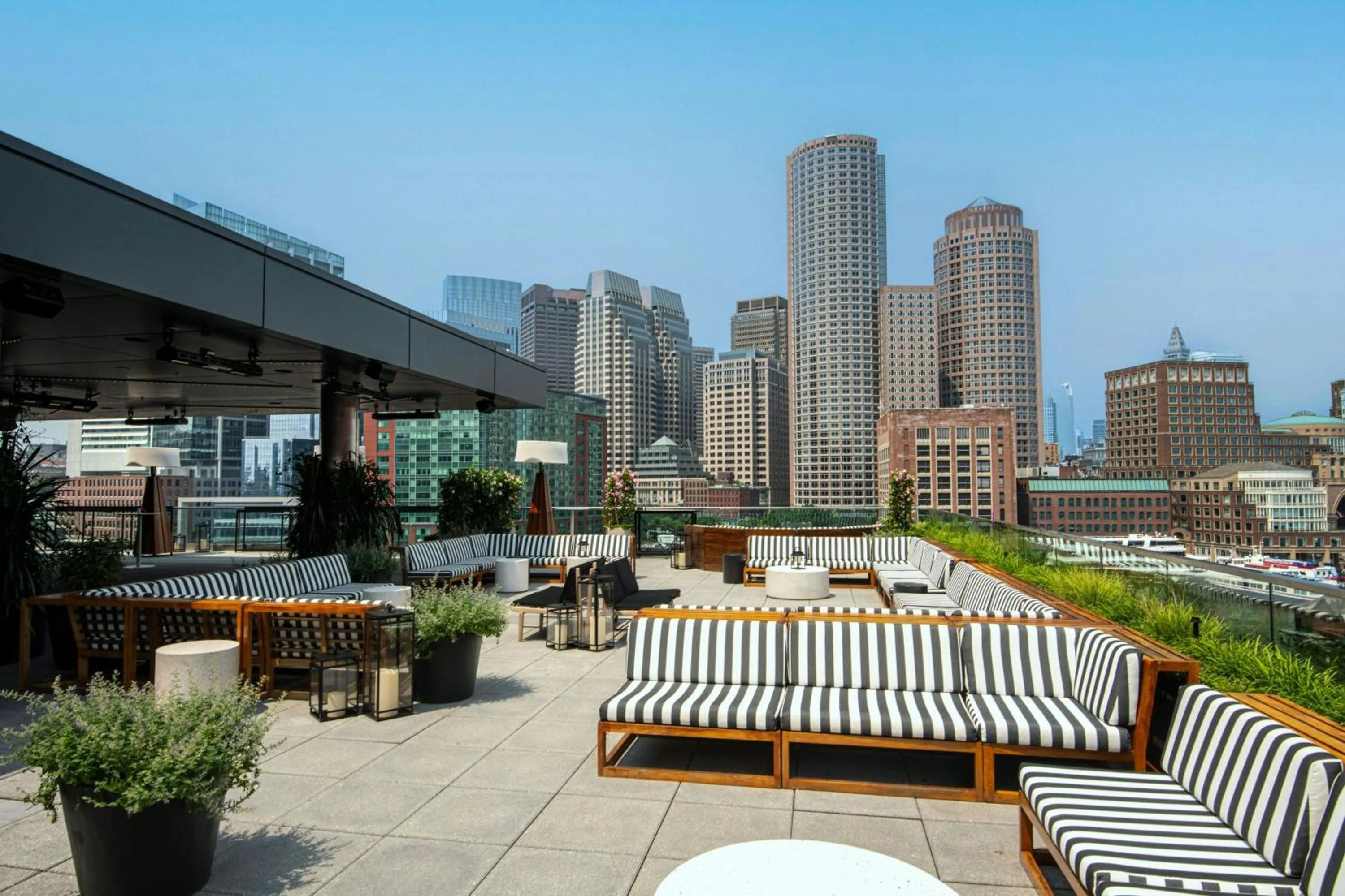 Restaurant/places to eat in The Envoy Hotel, Autograph Collection