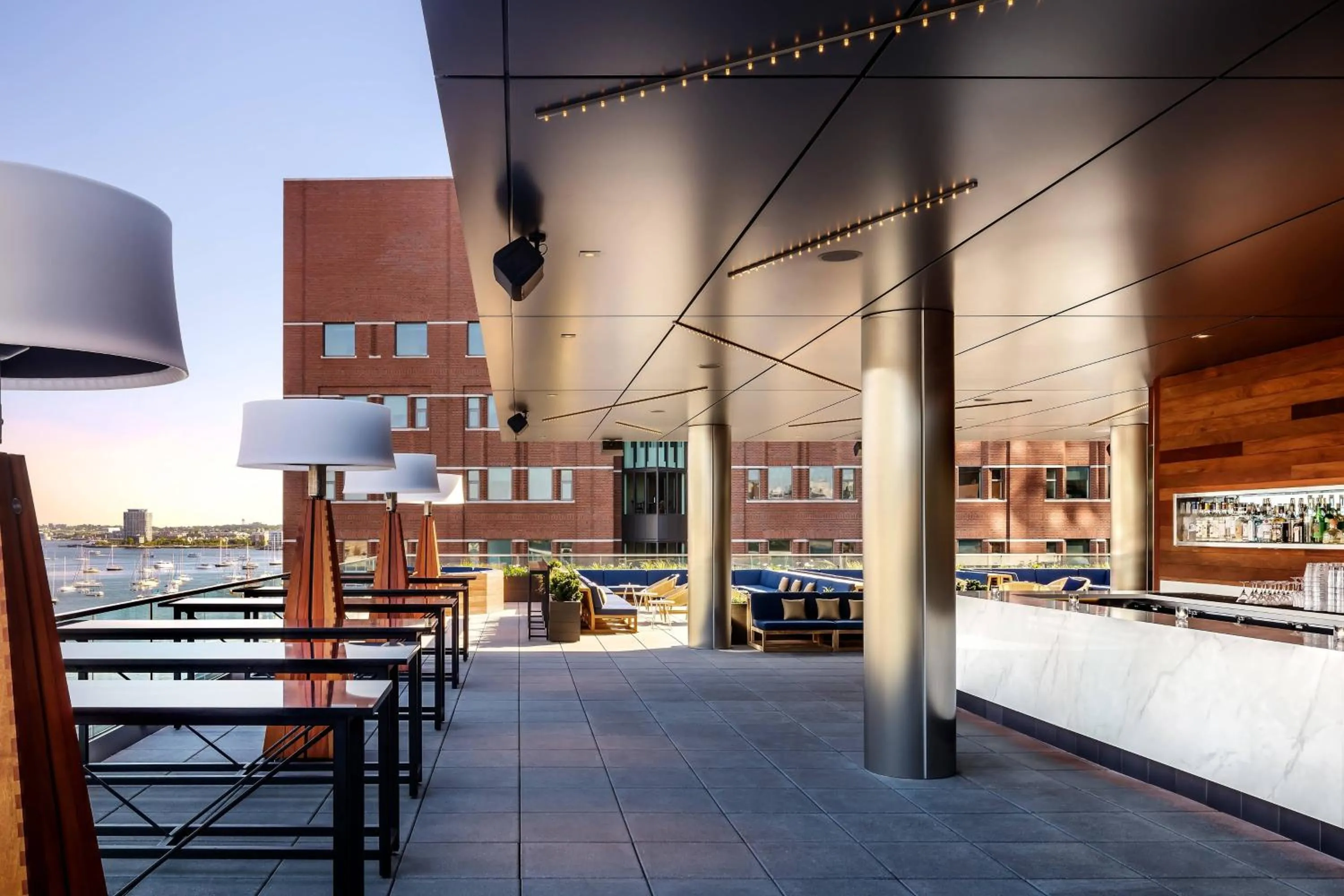 Lounge or bar in The Envoy Hotel, Autograph Collection