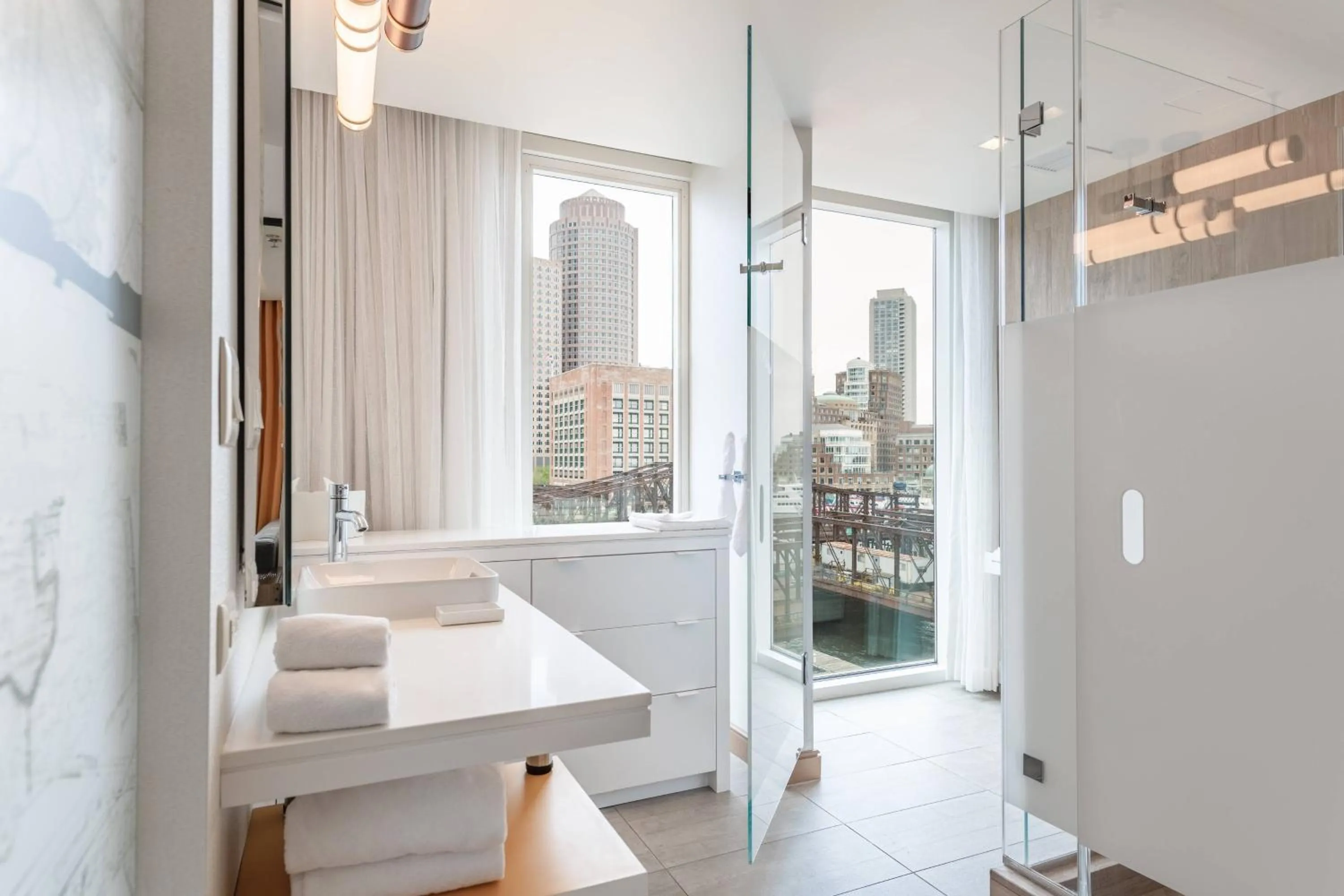 Bathroom, Bed in The Envoy Hotel, Autograph Collection