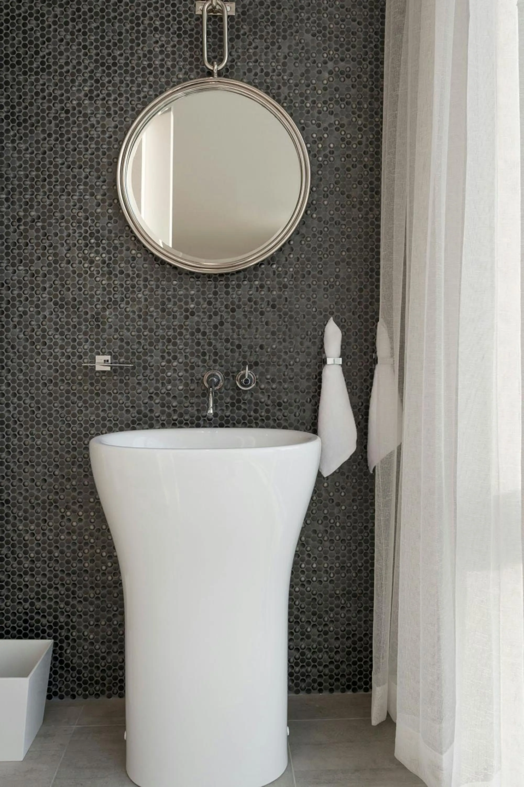 Bathroom in The Envoy Hotel, Autograph Collection