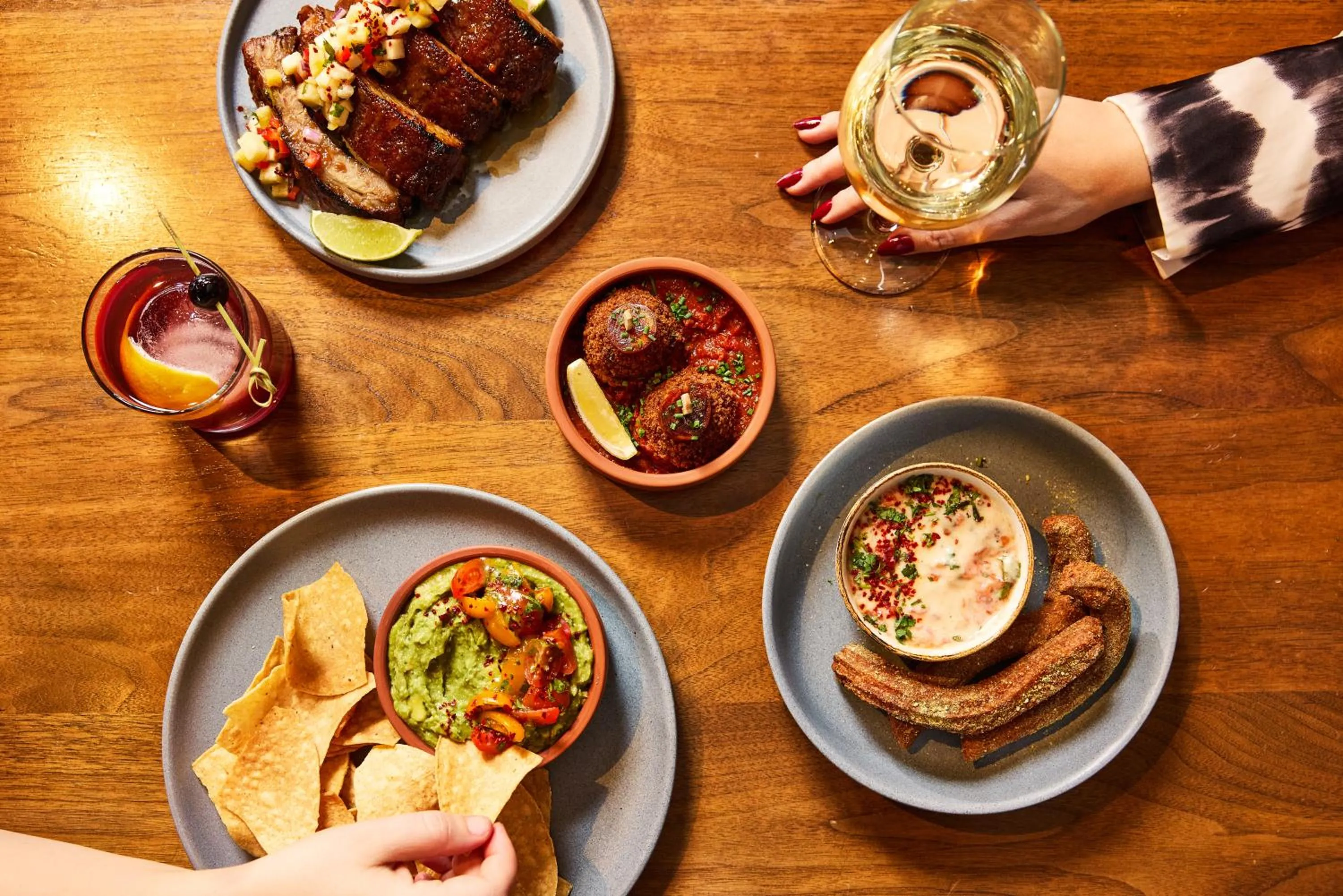 Restaurant/places to eat in The Envoy Hotel, Autograph Collection