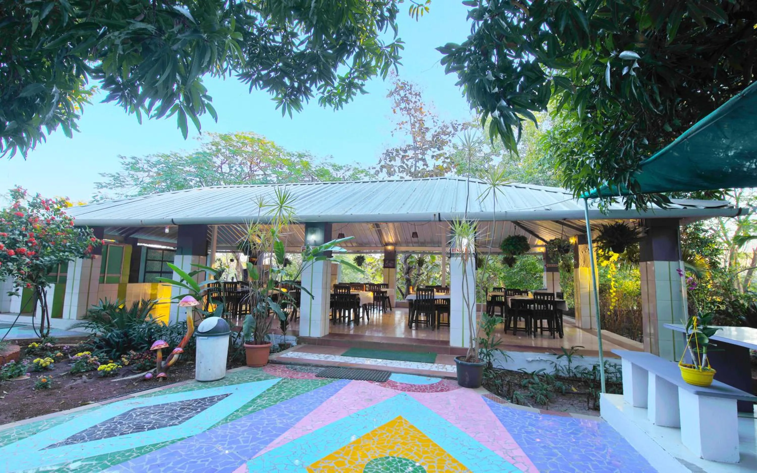 Restaurant/places to eat in Anil Farms Gir Jungle Resort