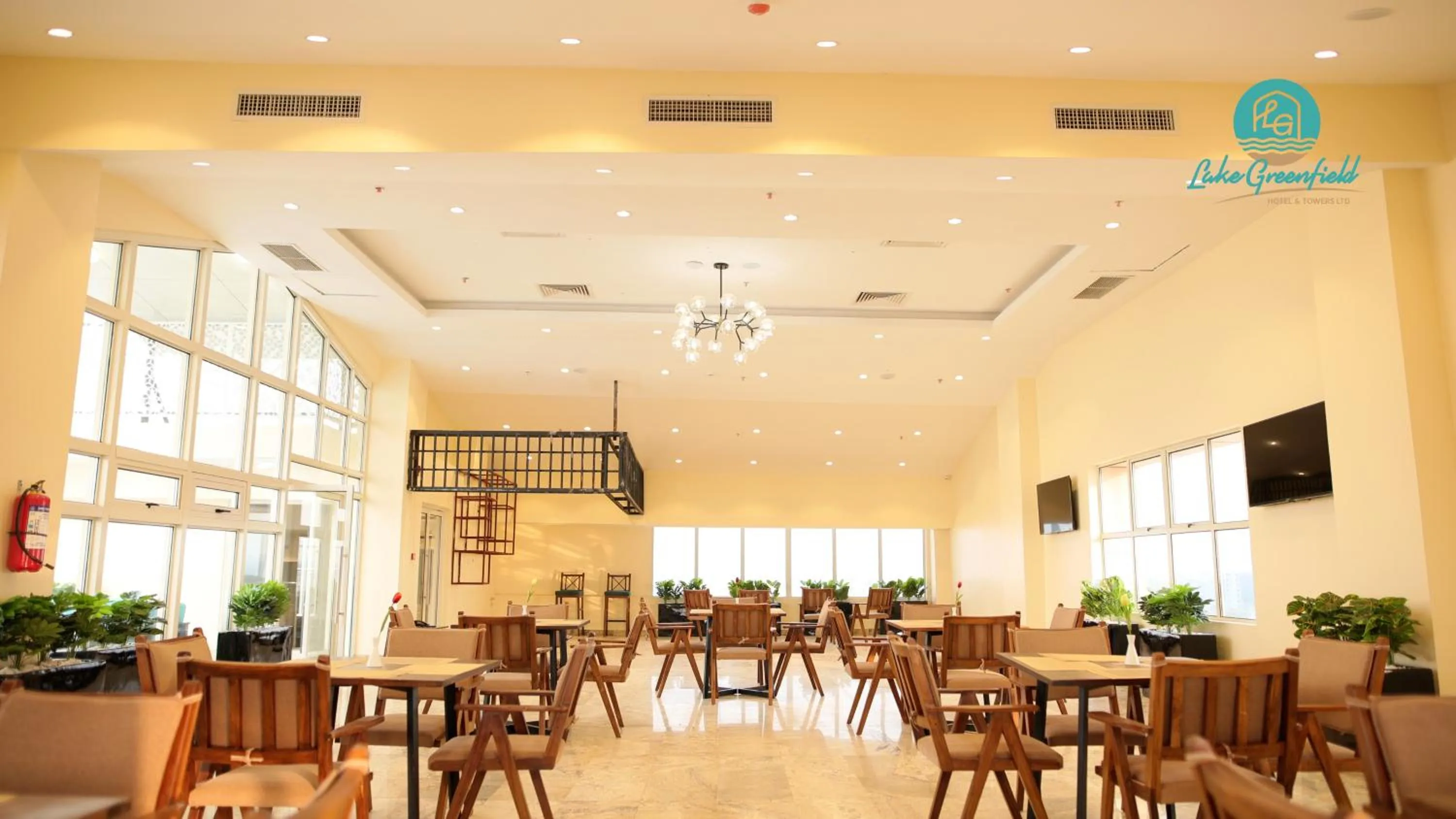 Restaurant/places to eat in Lake Greenfield Hotel and Towers