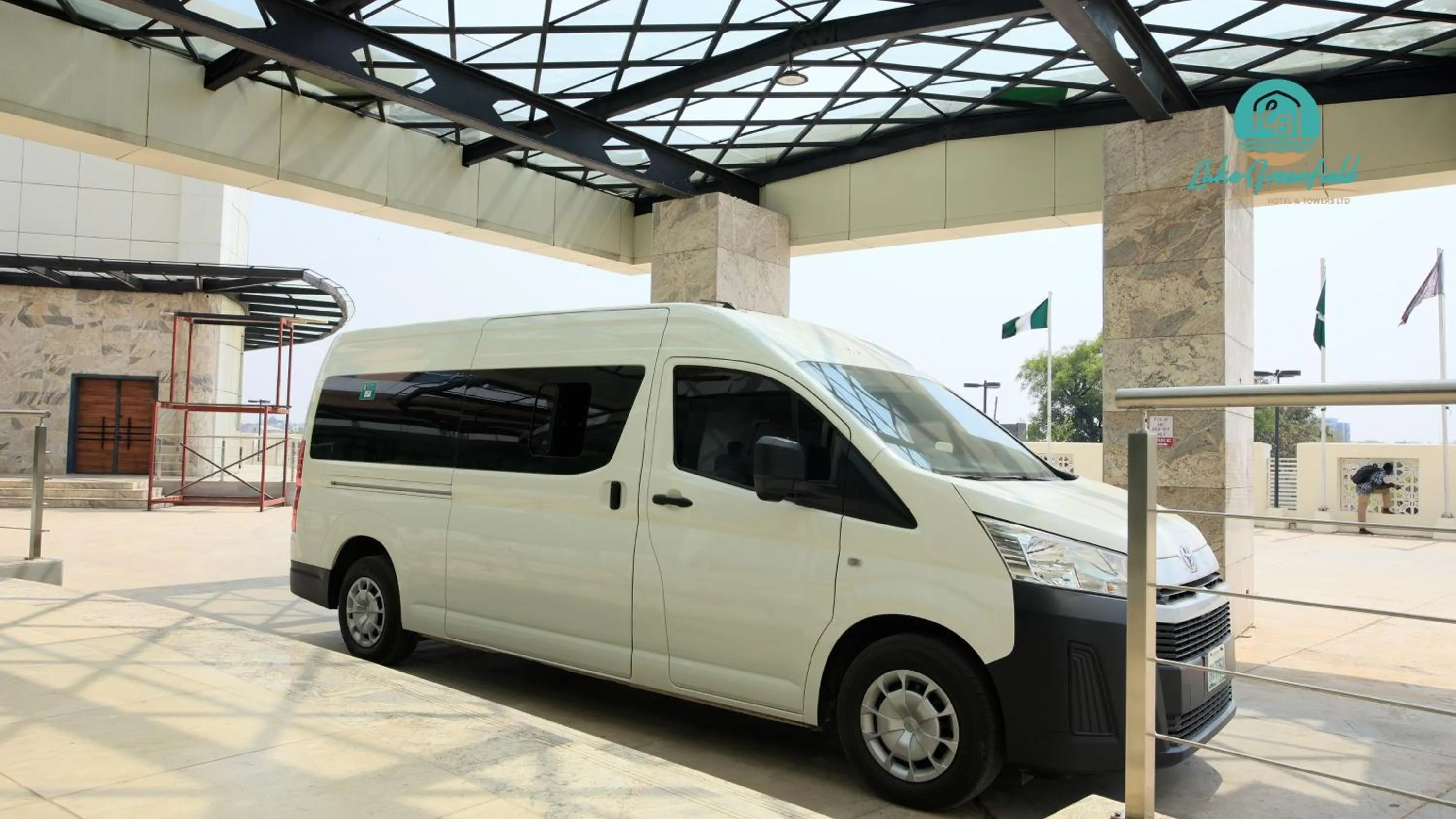 Parking in Lake Greenfield Hotel and Towers