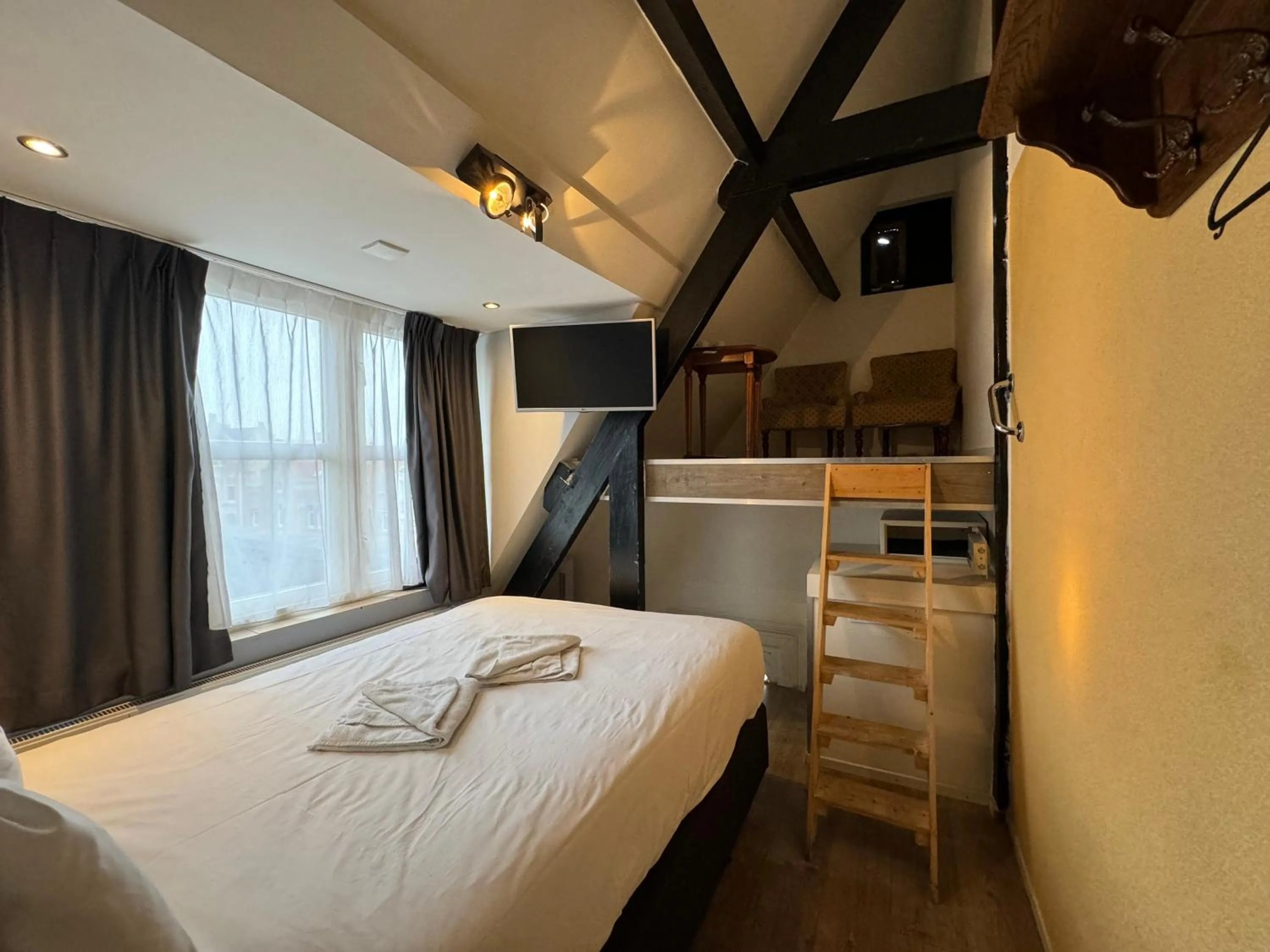 Bed in Hotel La Belle Vue