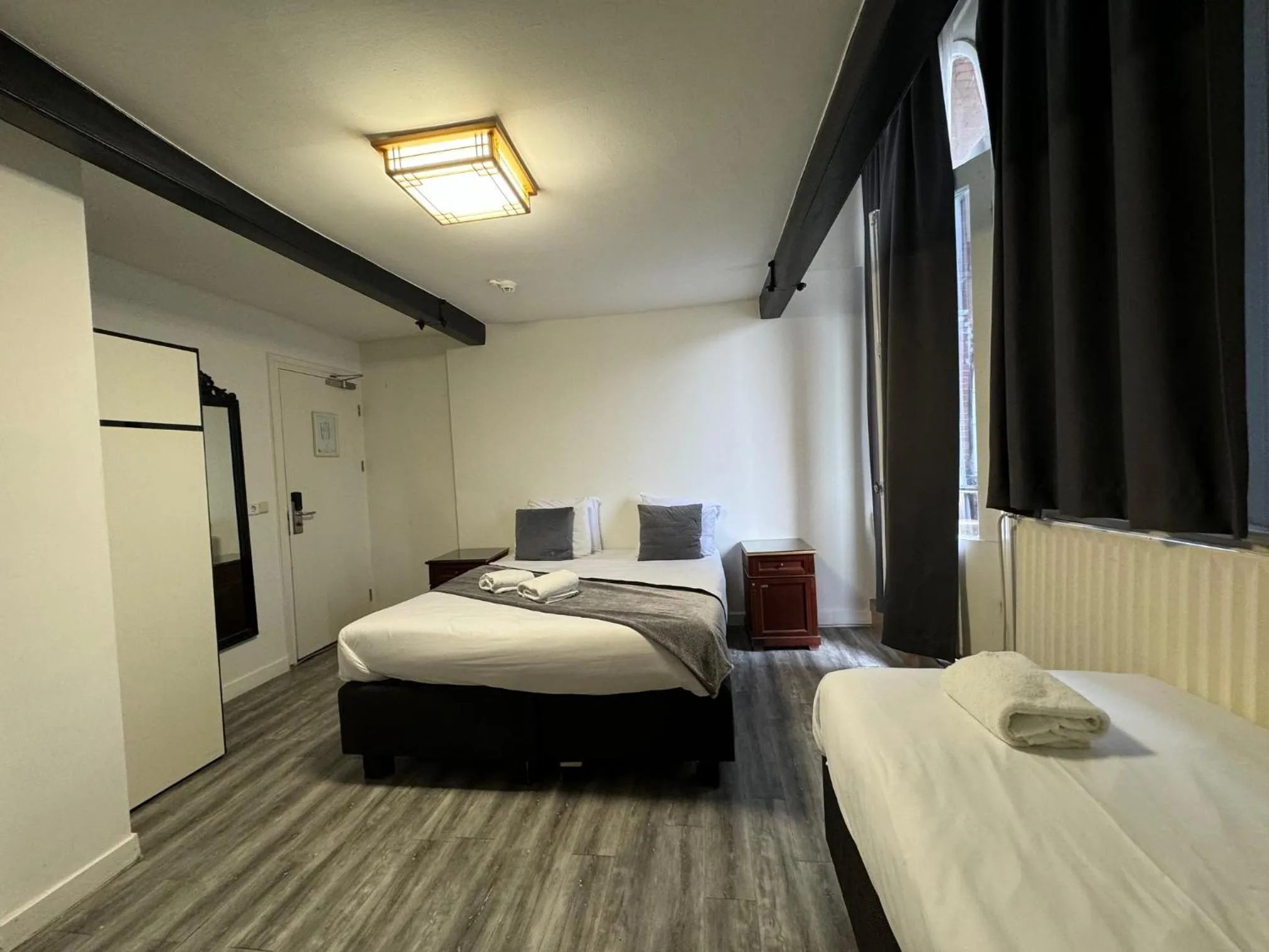 Bed in Hotel La Belle Vue