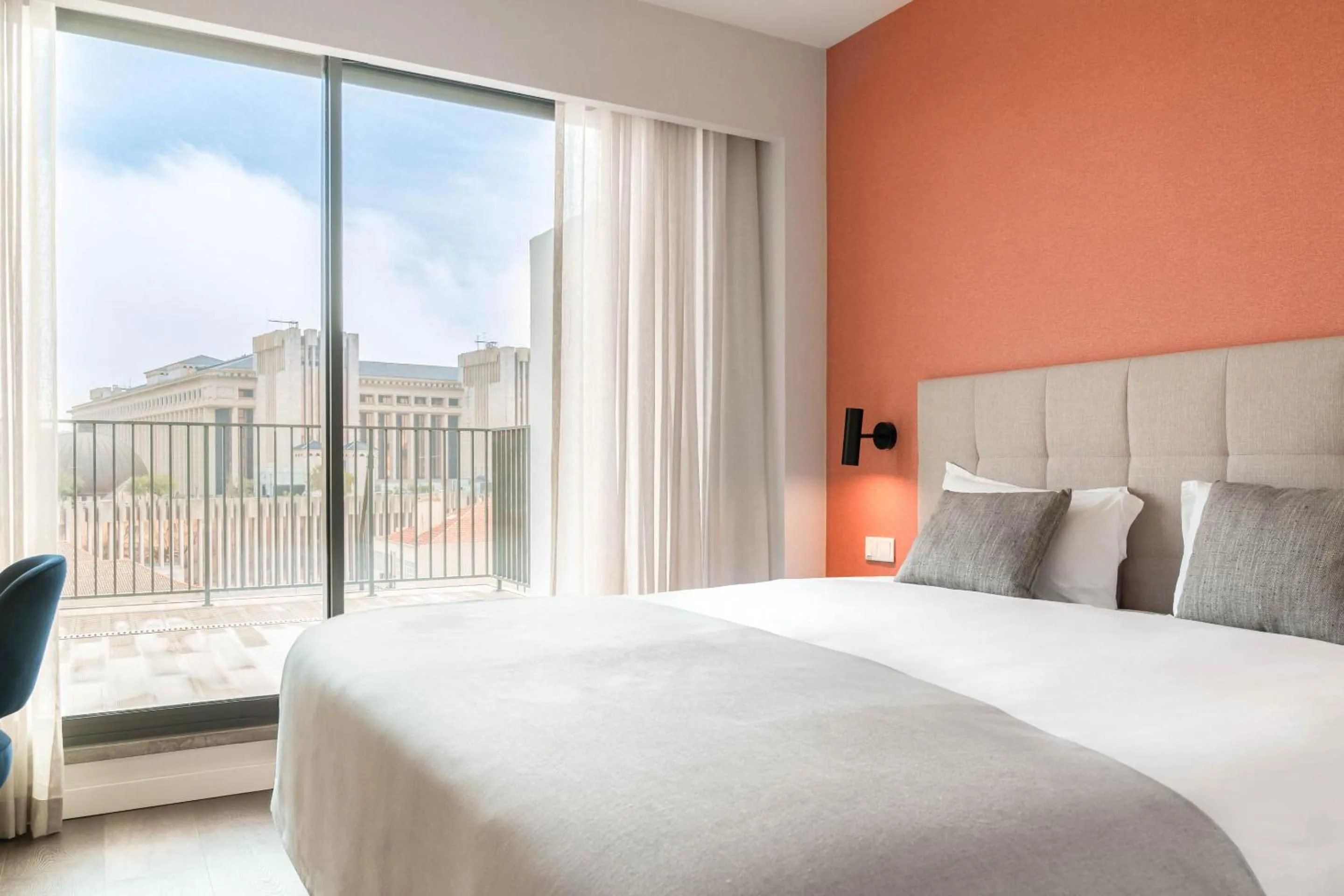 Bed in Limehome Lisbon Defensores de Chaves