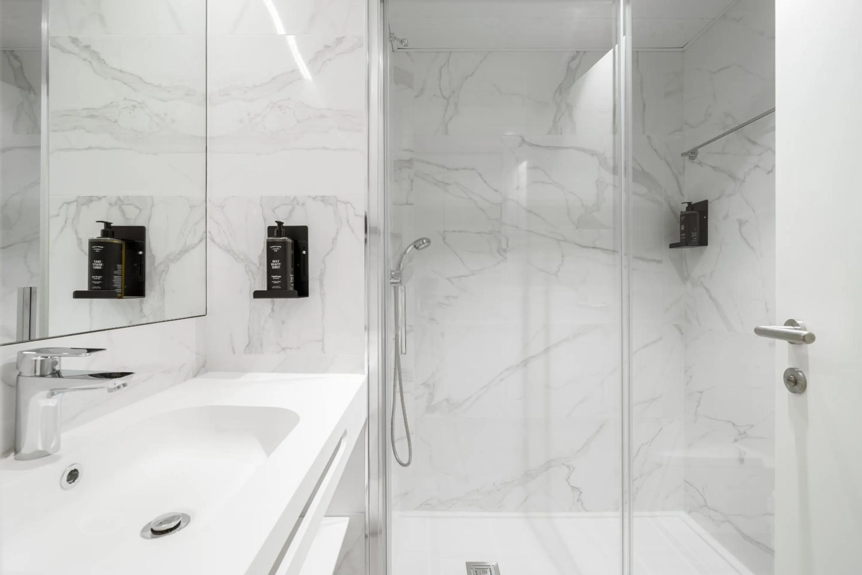 Shower in Limehome Lisbon Defensores de Chaves