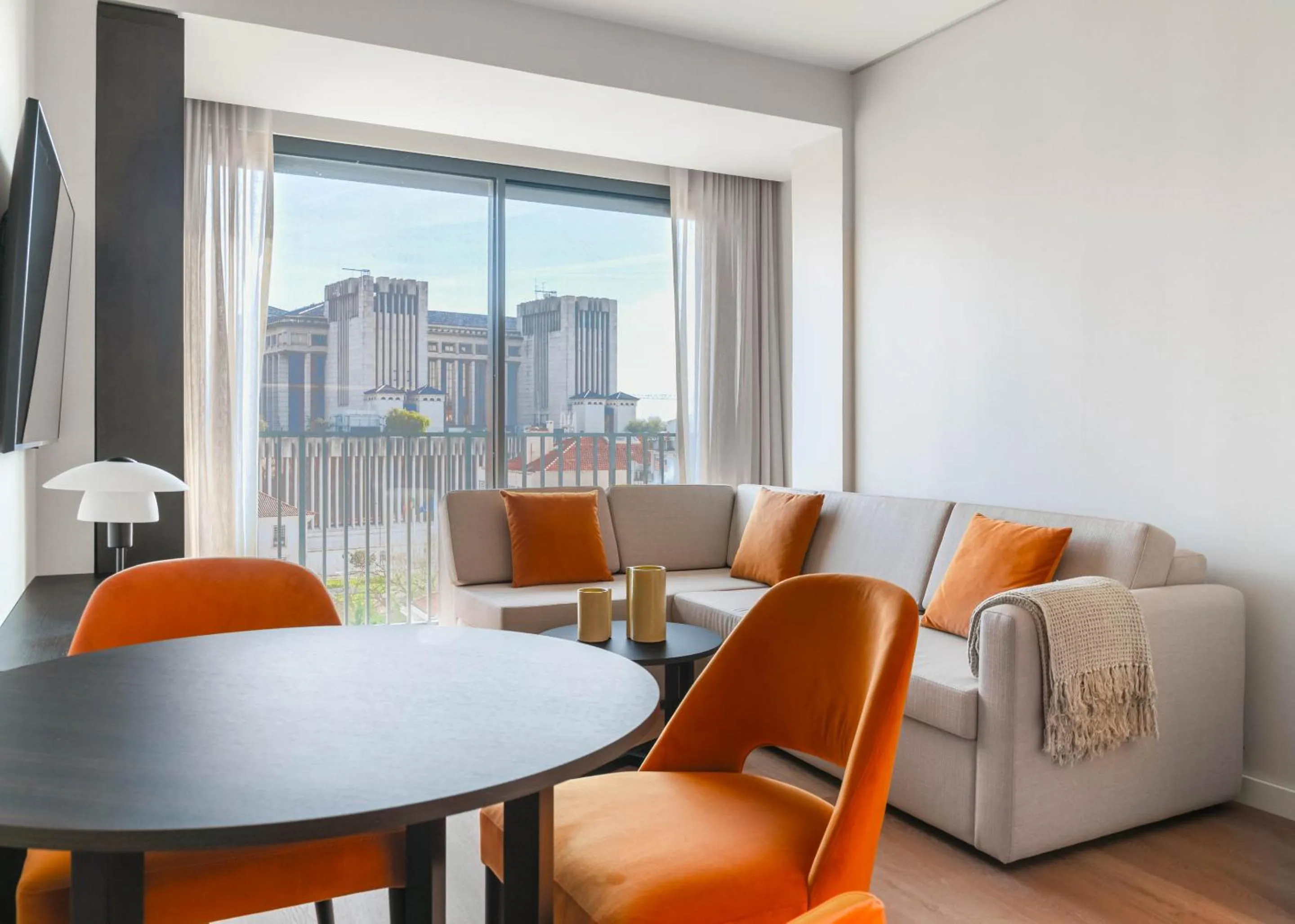 TV and multimedia in Limehome Lisbon Defensores de Chaves