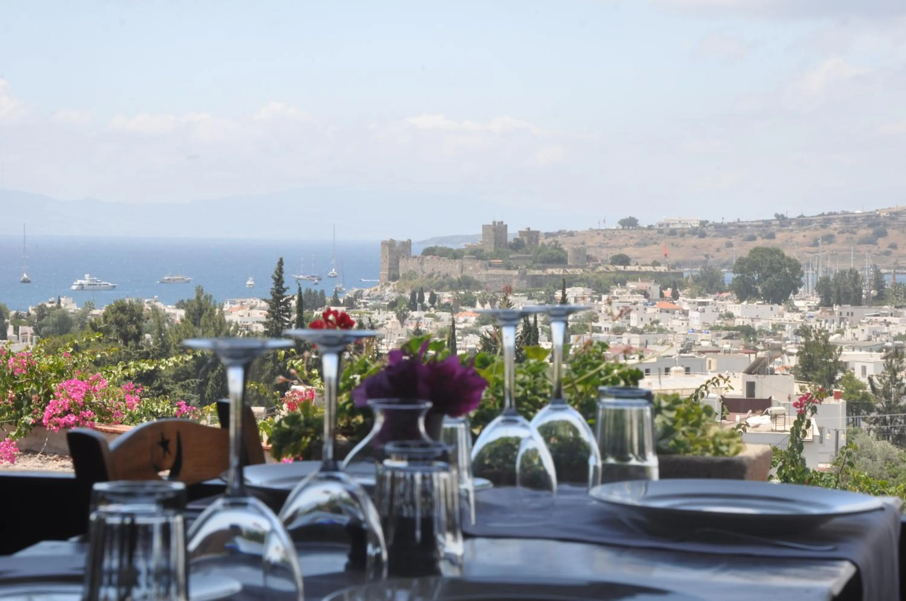 Restaurant/places to eat in El Vino Hotel & Suites