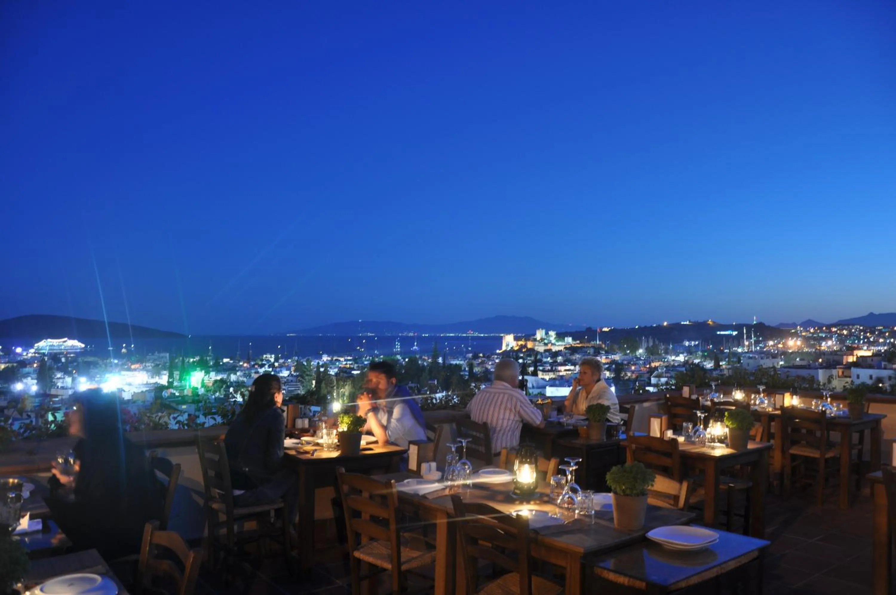 Restaurant/places to eat in El Vino Hotel & Suites