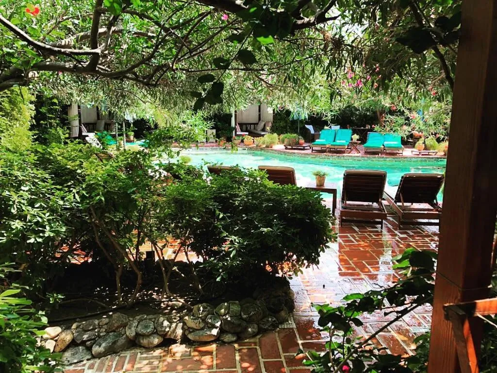 El Vino Hotel & Suites