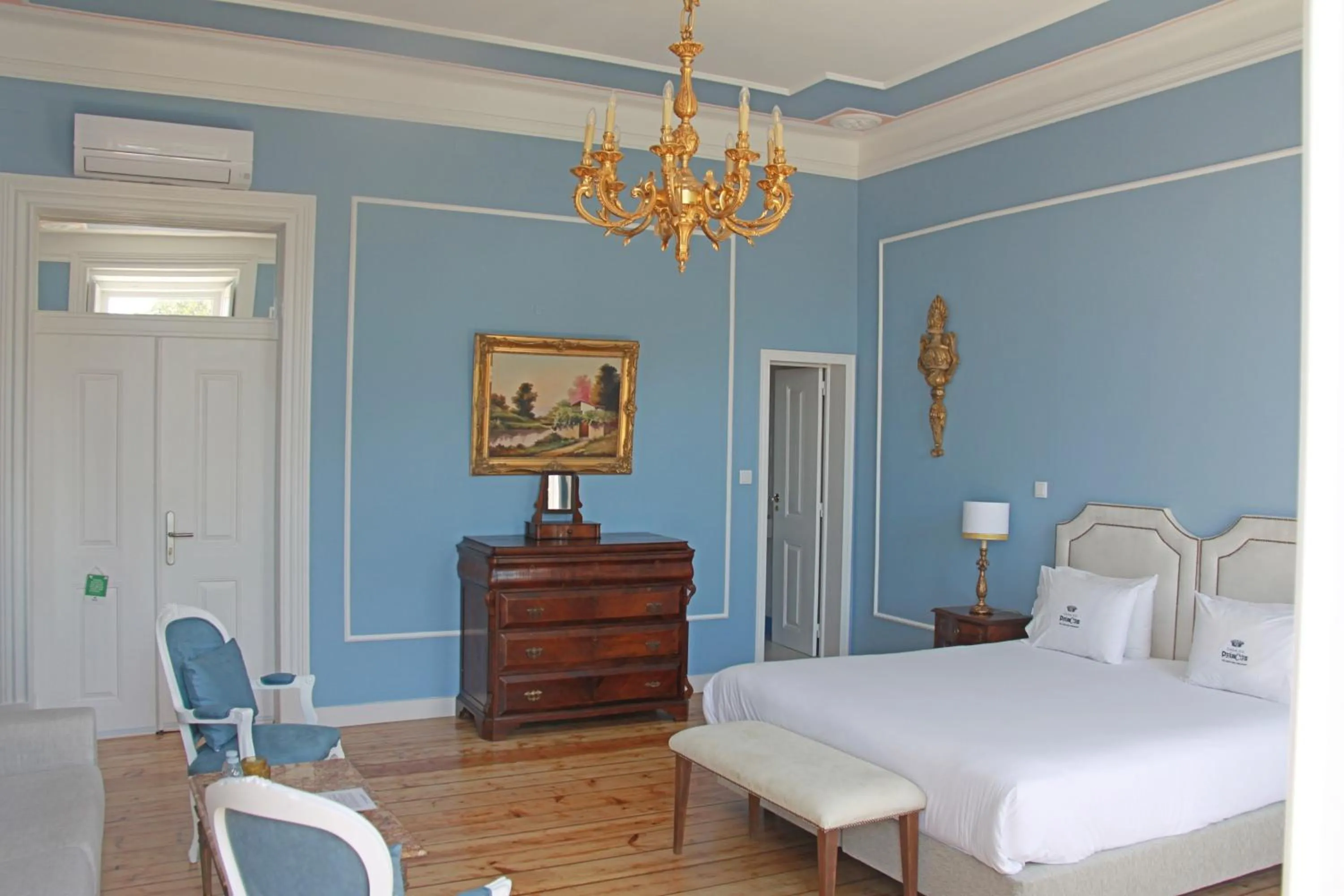 Photo of the whole room, Bed in Casa do Principe