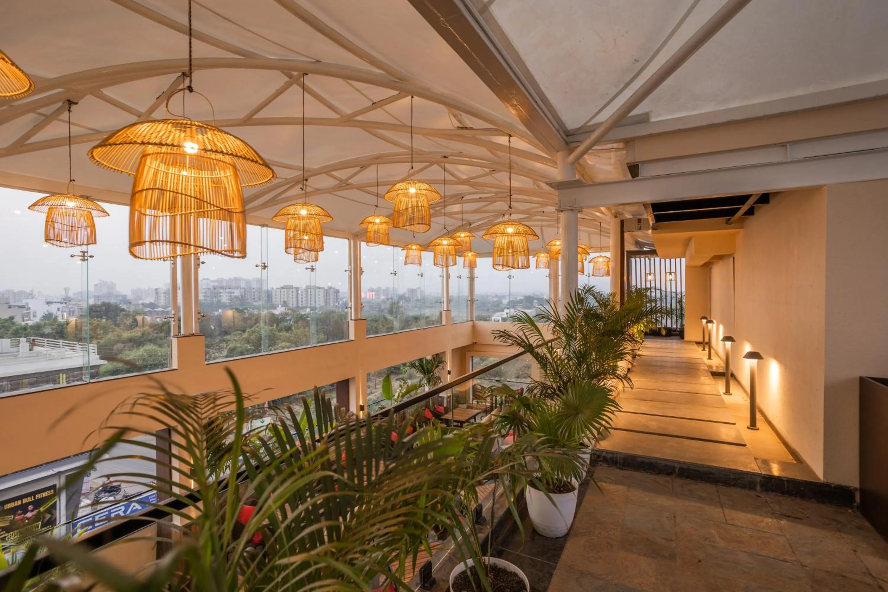 Restaurant/places to eat in Hotel Golden Aura