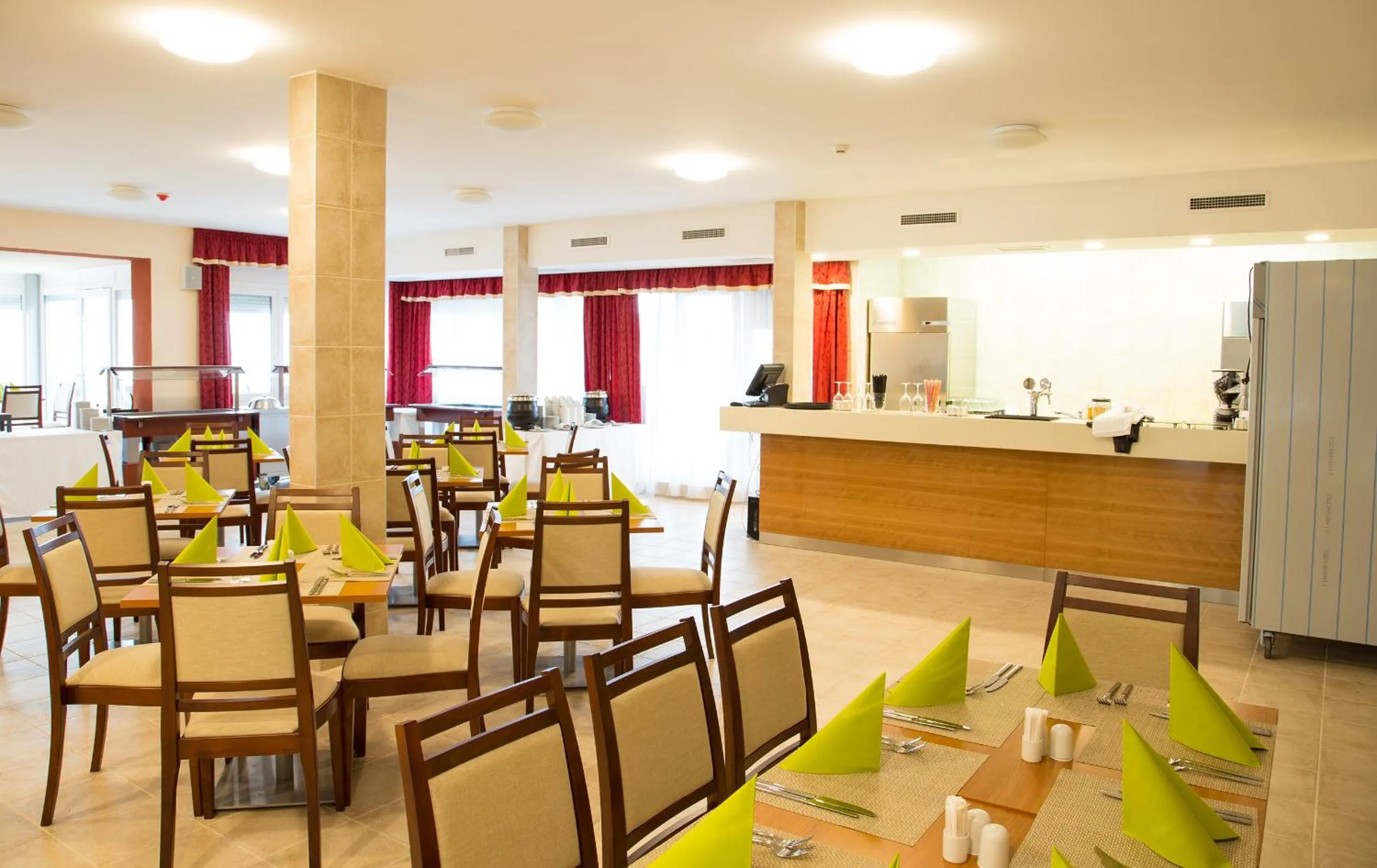 Restaurant/places to eat in Luxury Hotel Siófok