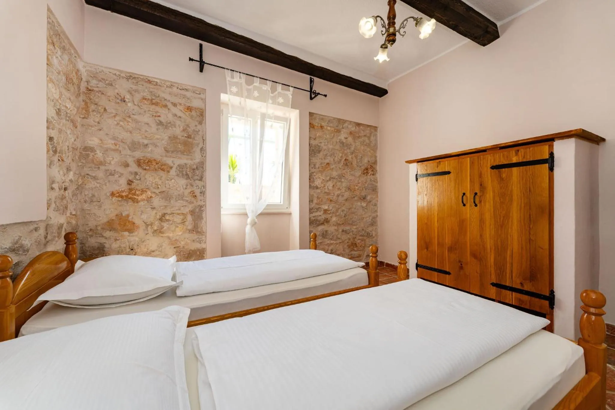 Bed in Kamena kuća Roko