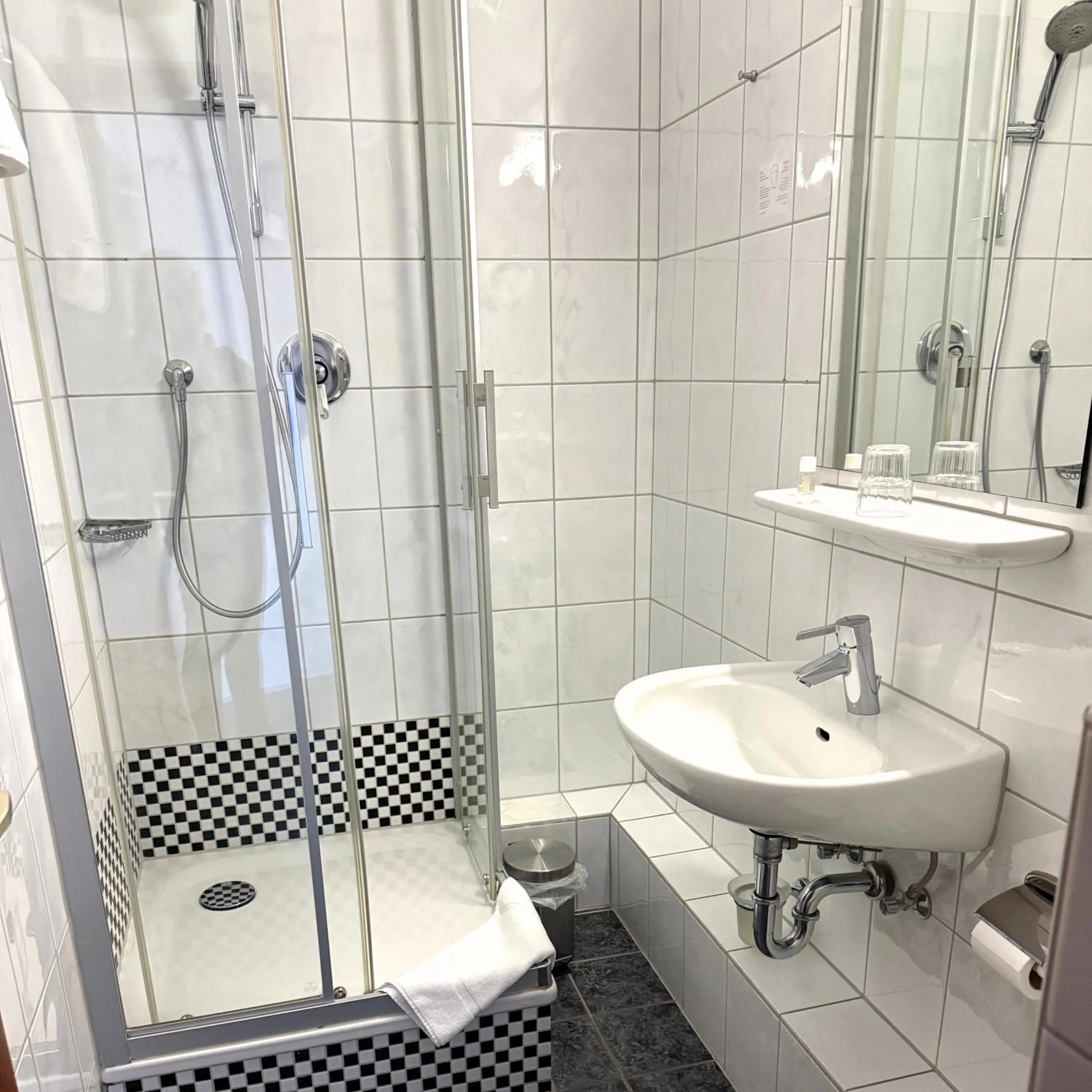 Bathroom in Keyless Boardinghouse