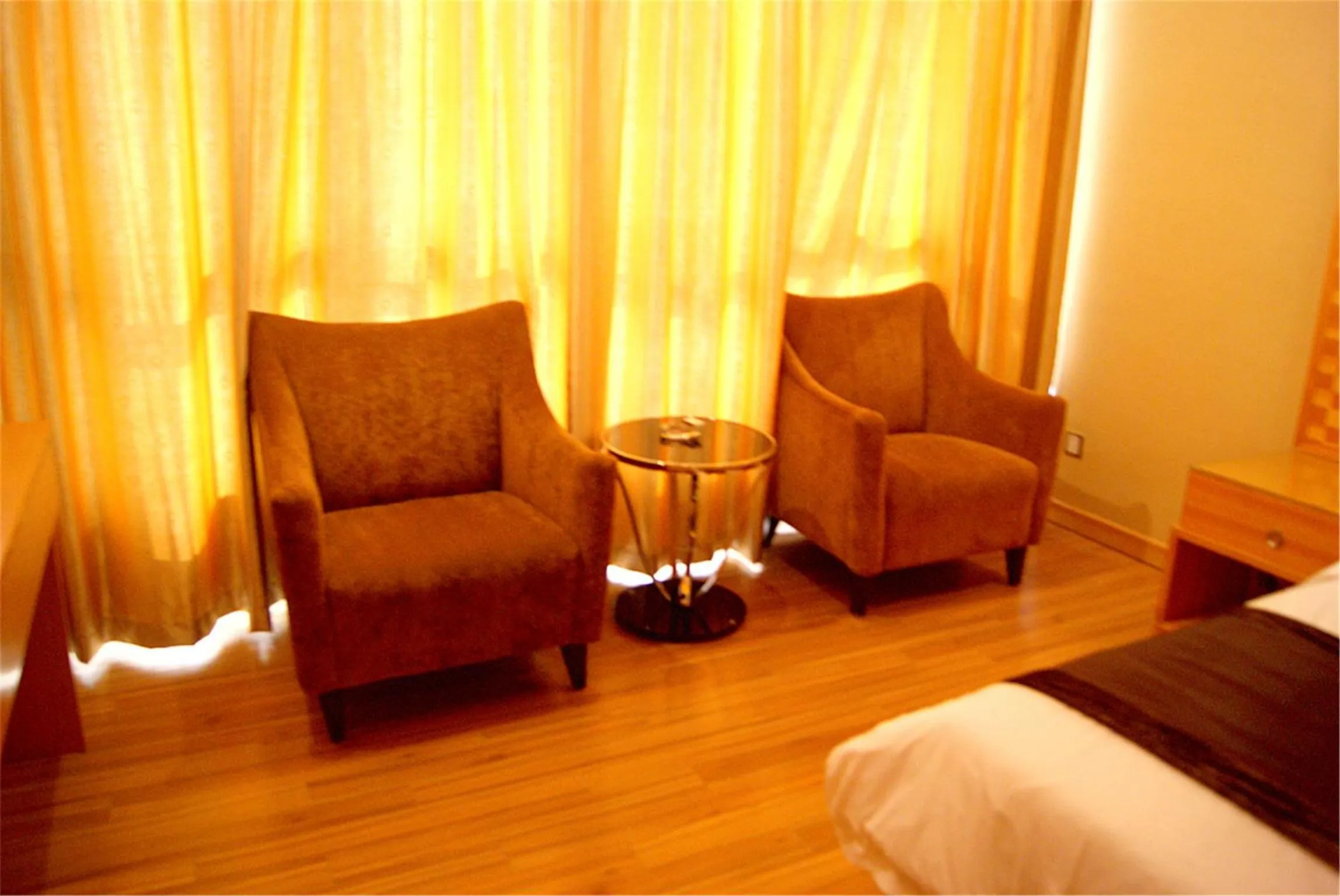 Seating area, Bed in Foshan Royal Prince Hotel