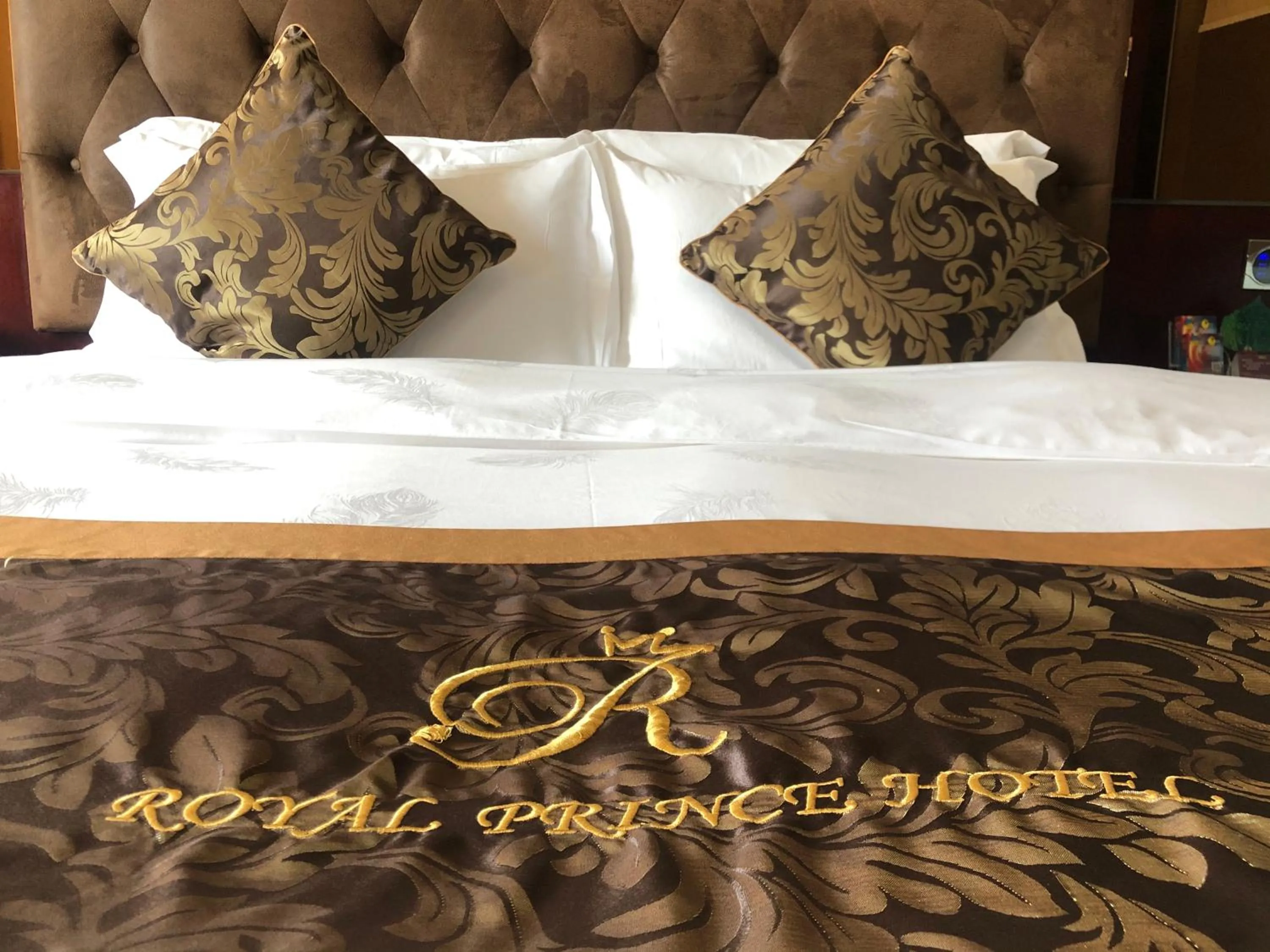 Bed in Foshan Royal Prince Hotel