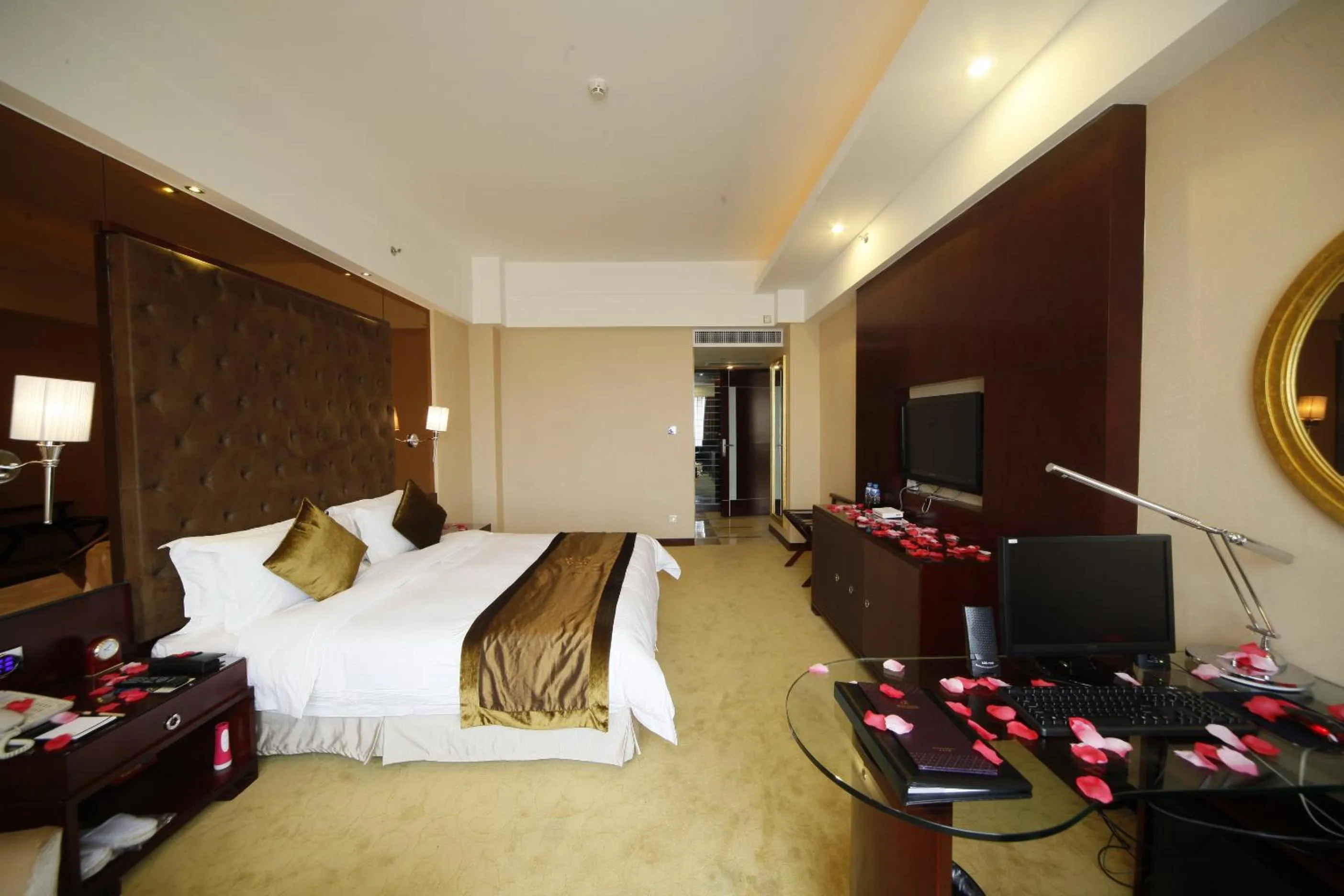 Bed in Foshan Royal Prince Hotel