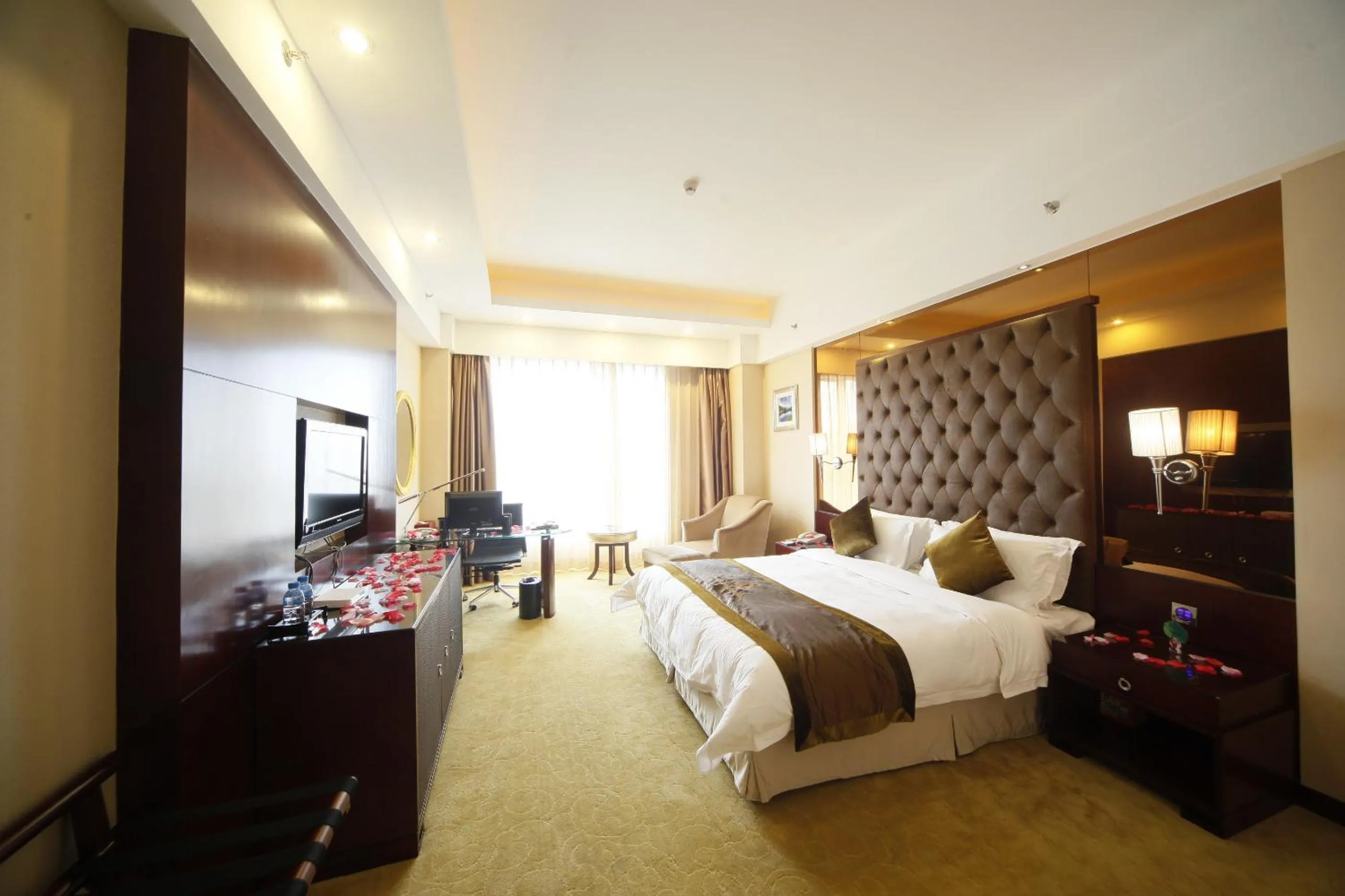 Bed in Foshan Royal Prince Hotel