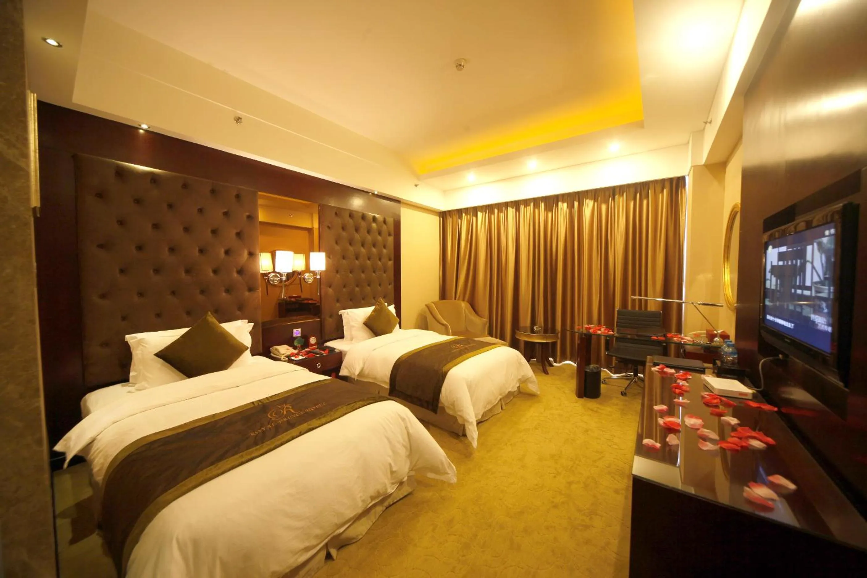 Bed in Foshan Royal Prince Hotel
