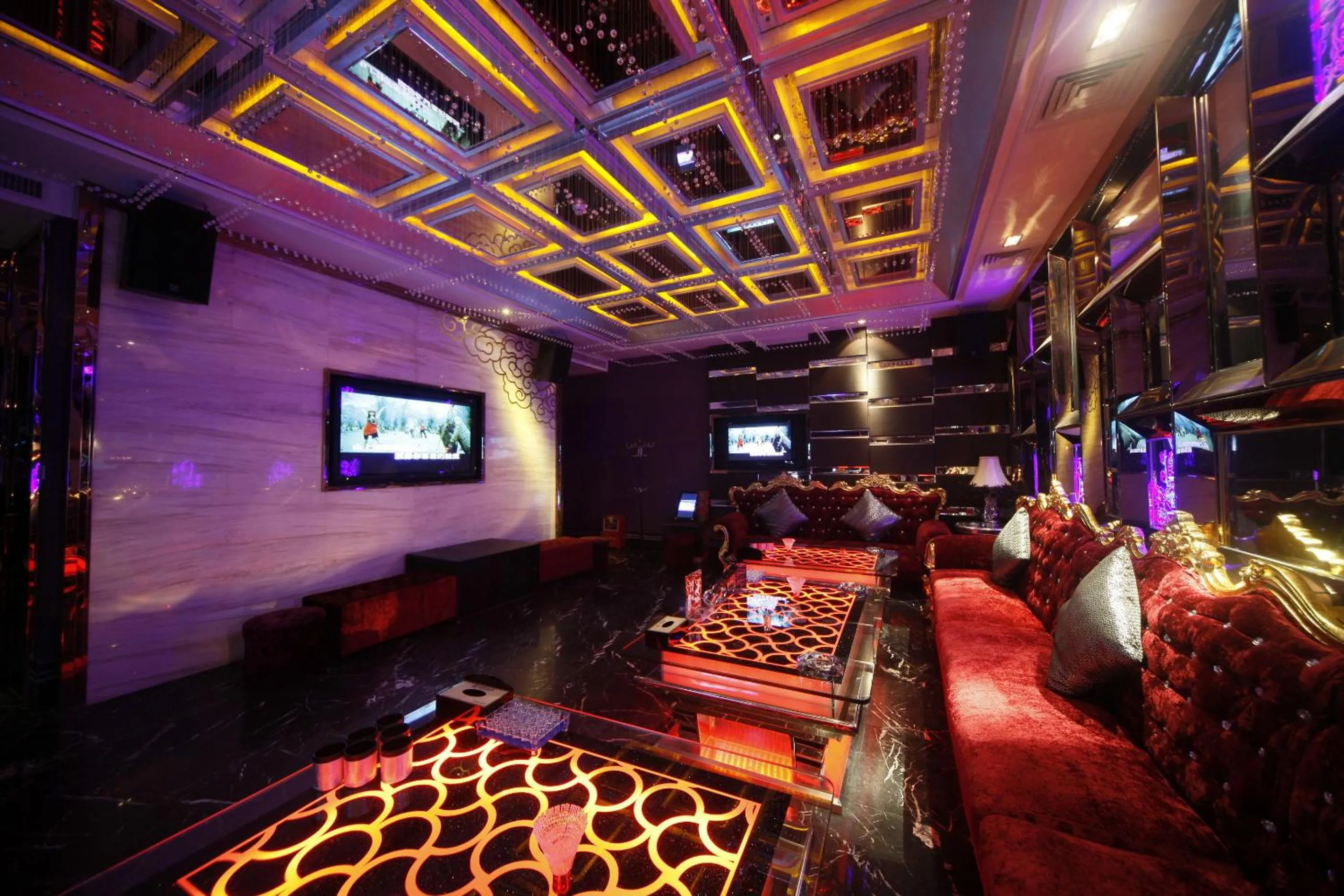 Communal lounge/ TV room in Foshan Royal Prince Hotel