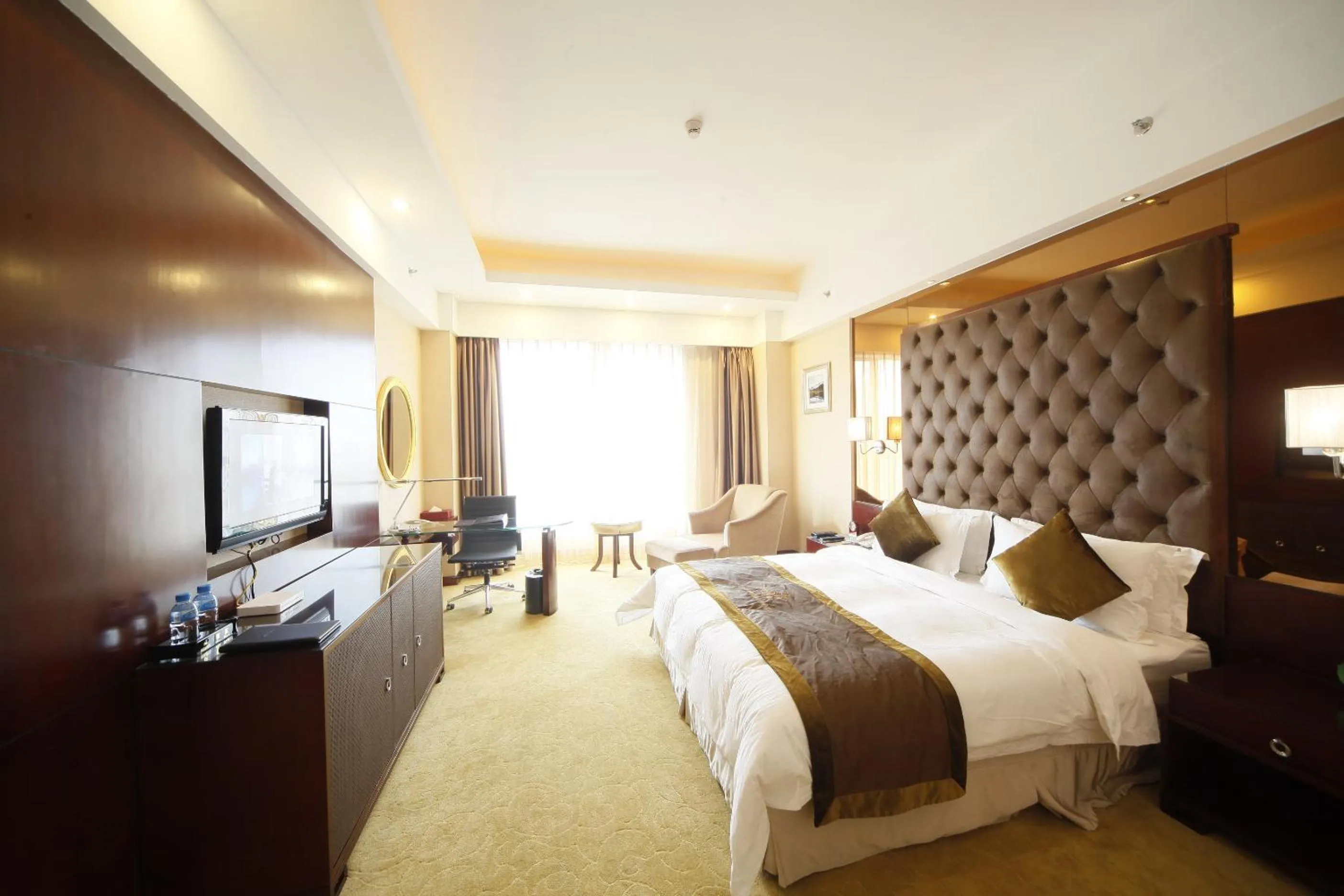 Bed in Foshan Royal Prince Hotel