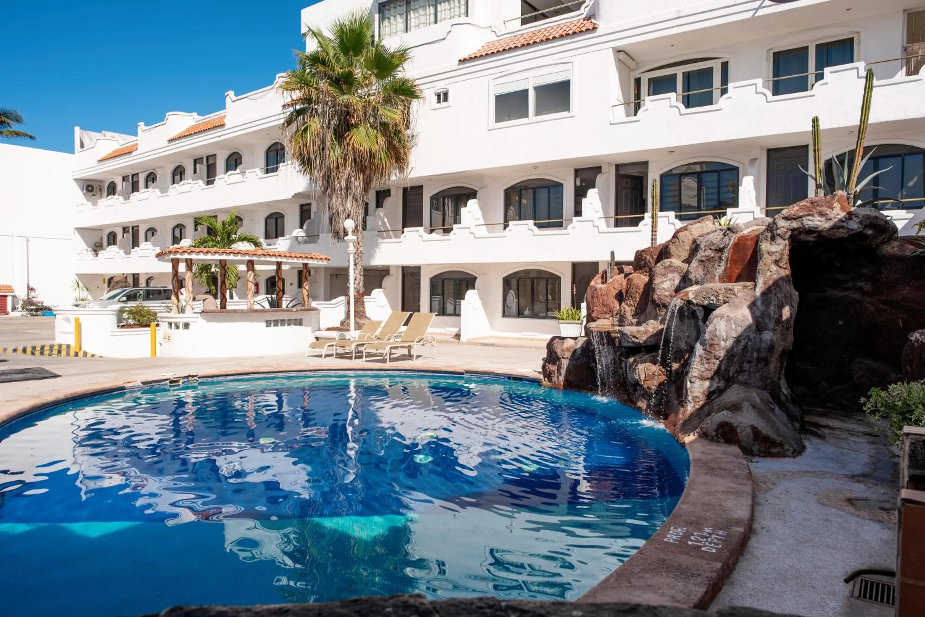 Swimming pool in Hotel Vistamar