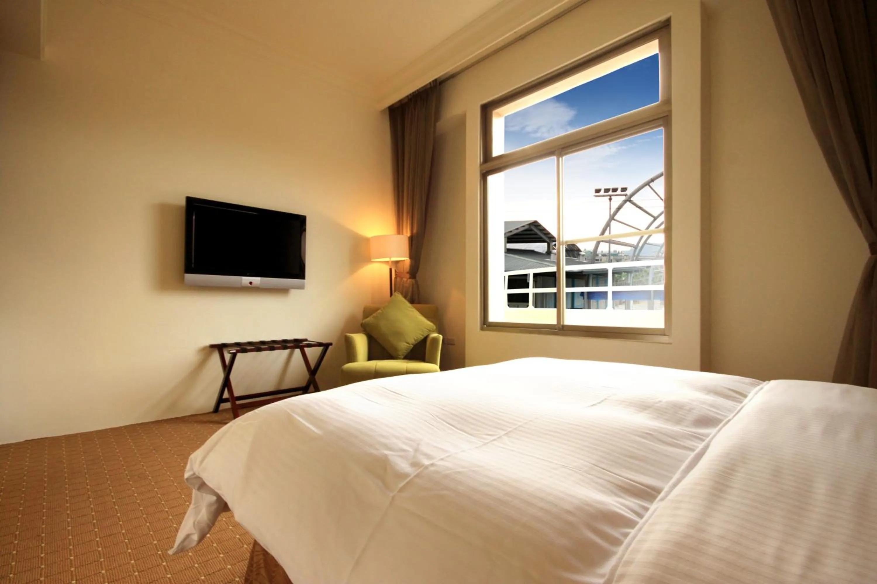 Photo of the whole room, Bed in Mountain Fish Water Hotel