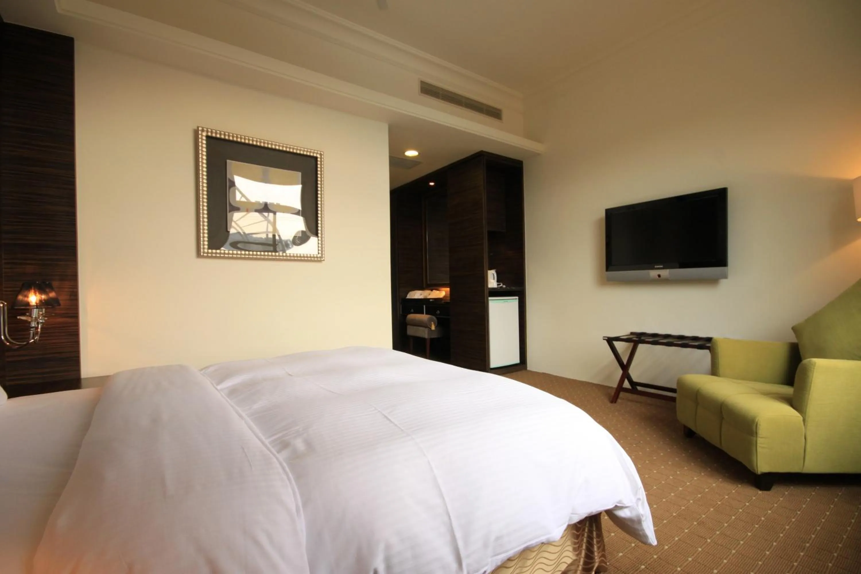 Photo of the whole room, Bed in Mountain Fish Water Hotel