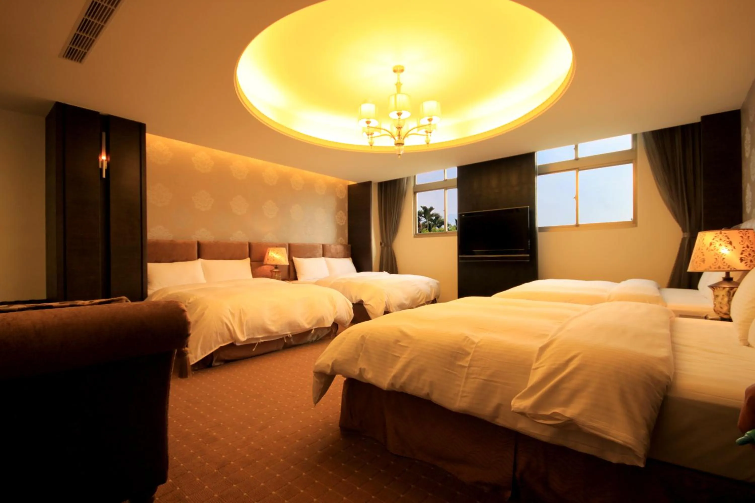 Photo of the whole room, Bed in Mountain Fish Water Hotel