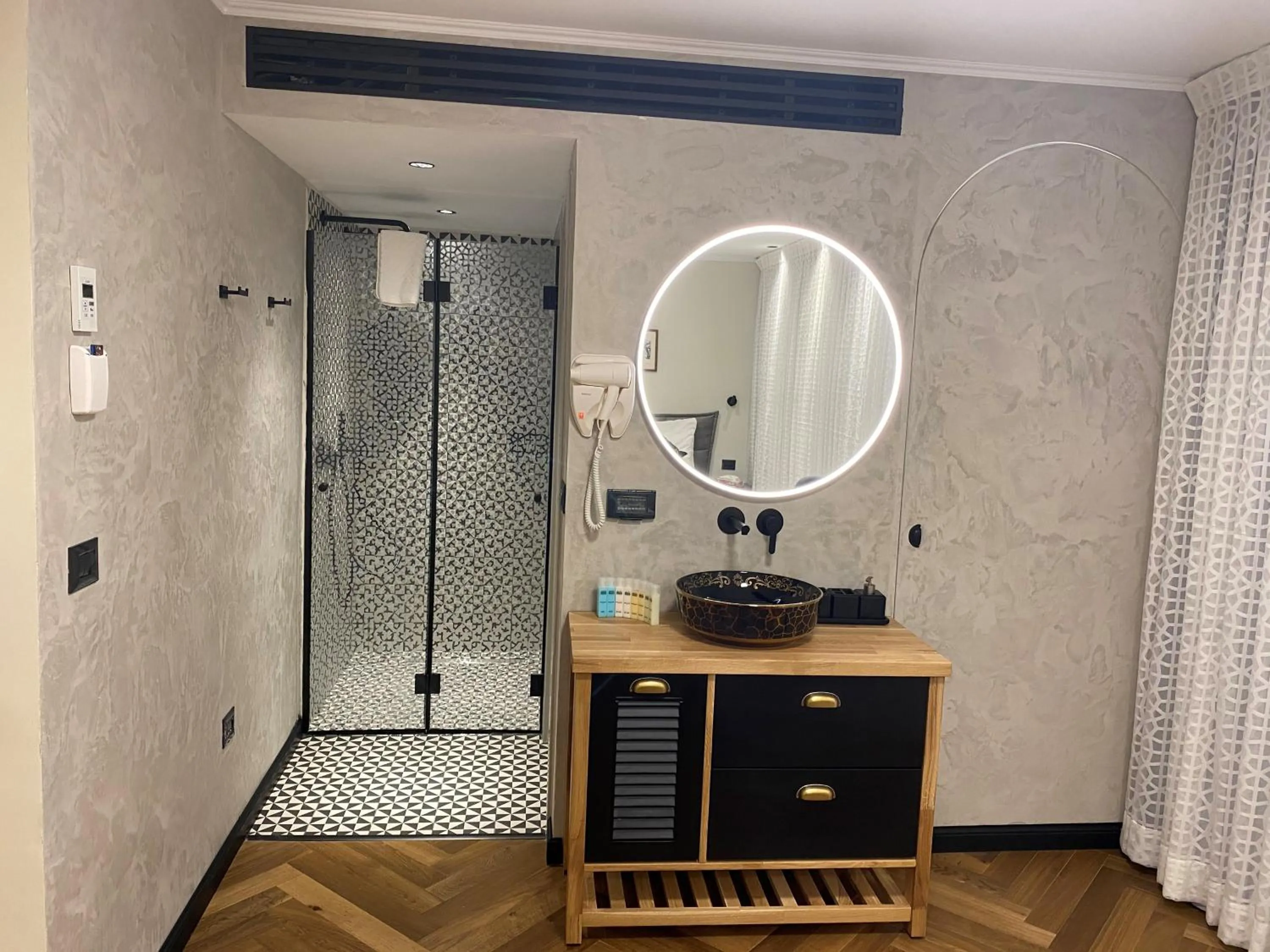 Shower in Margosa Boutique Hotel Tel-Aviv Jaffa