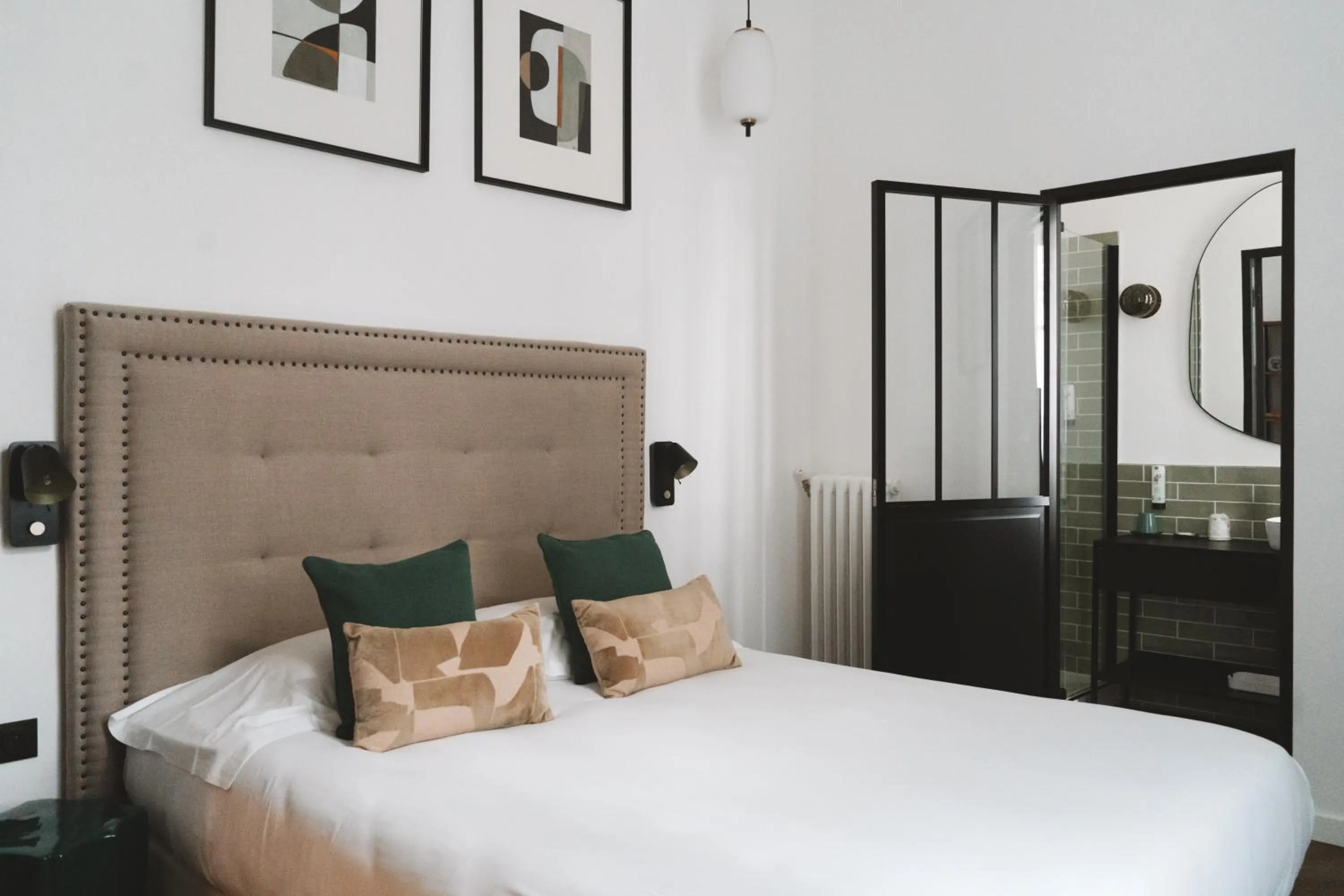 Bed in Hôtel des Beaux Arts