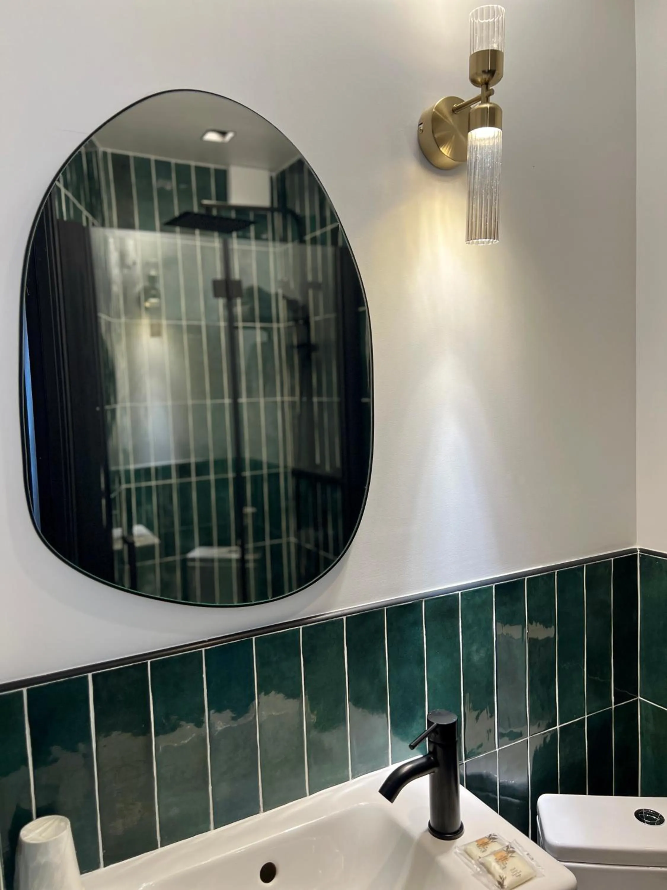 Bathroom in Hôtel des Beaux Arts