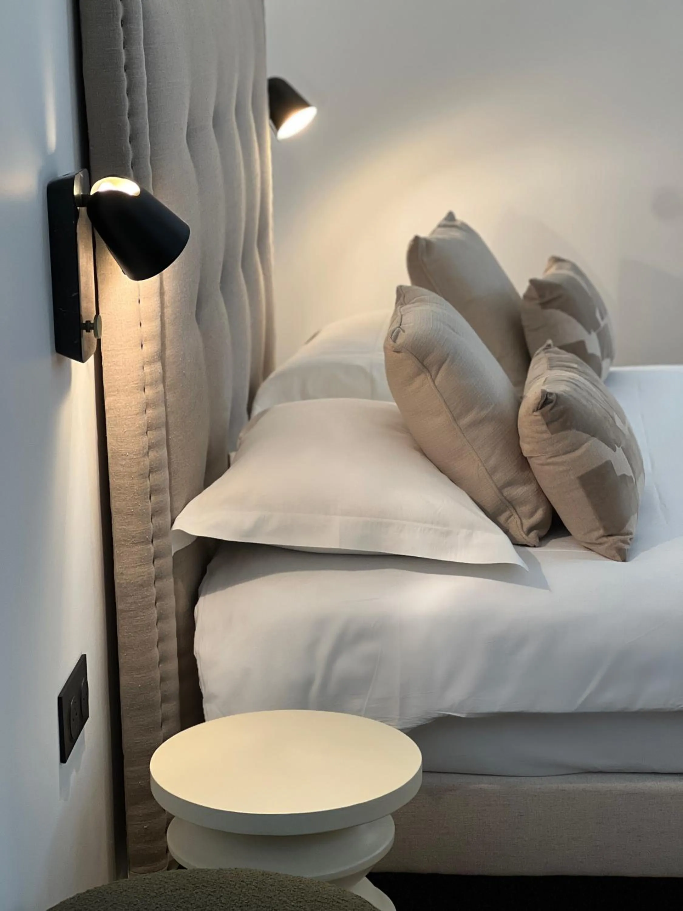 Bed in Hôtel des Beaux Arts