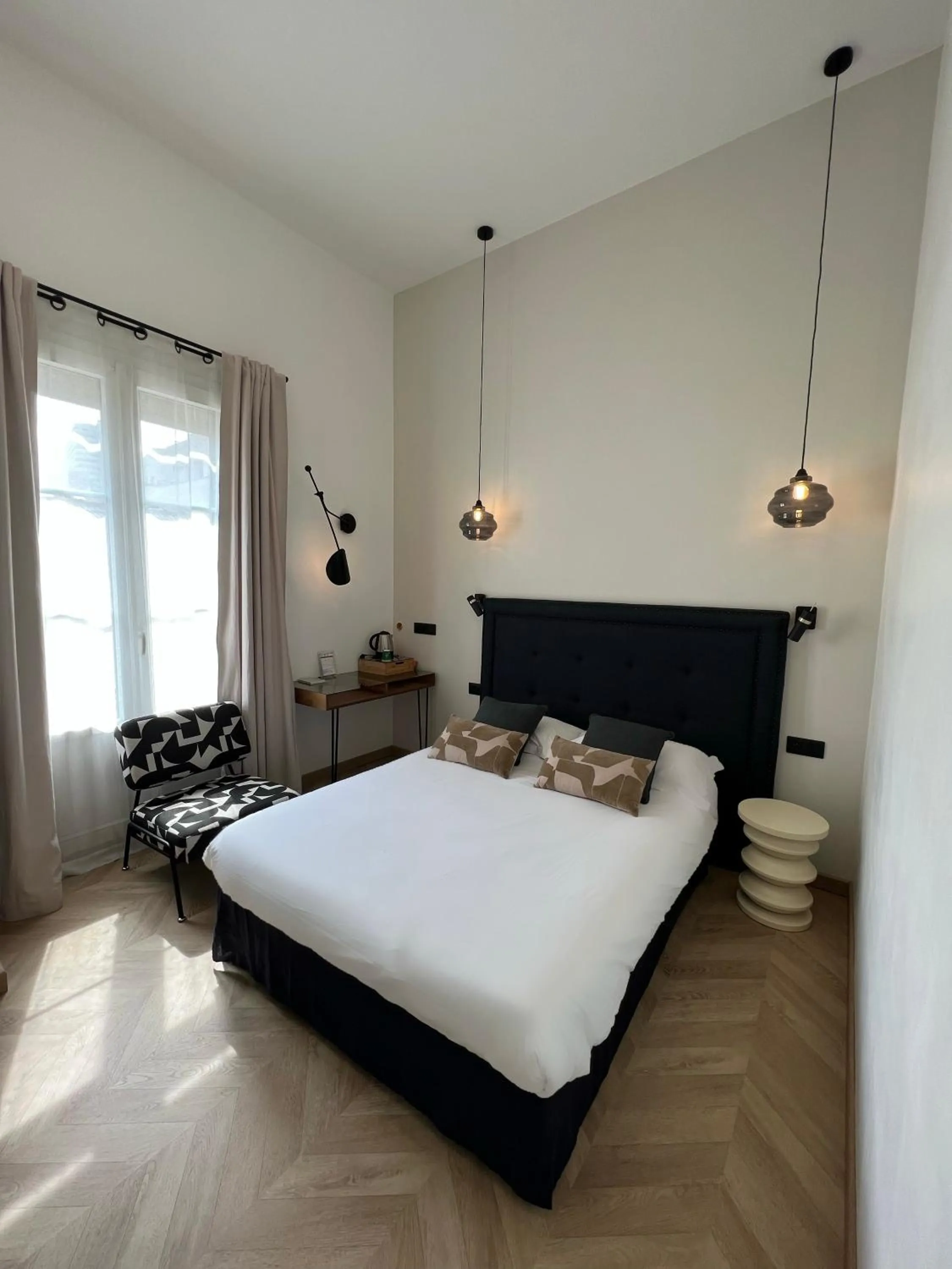 Bed in Hôtel des Beaux Arts