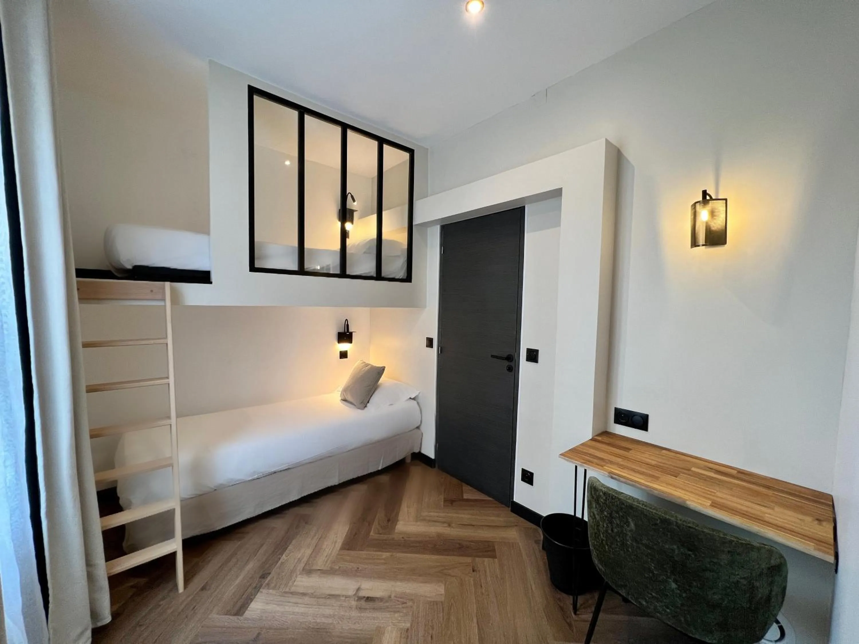 Bed in Hôtel des Beaux Arts