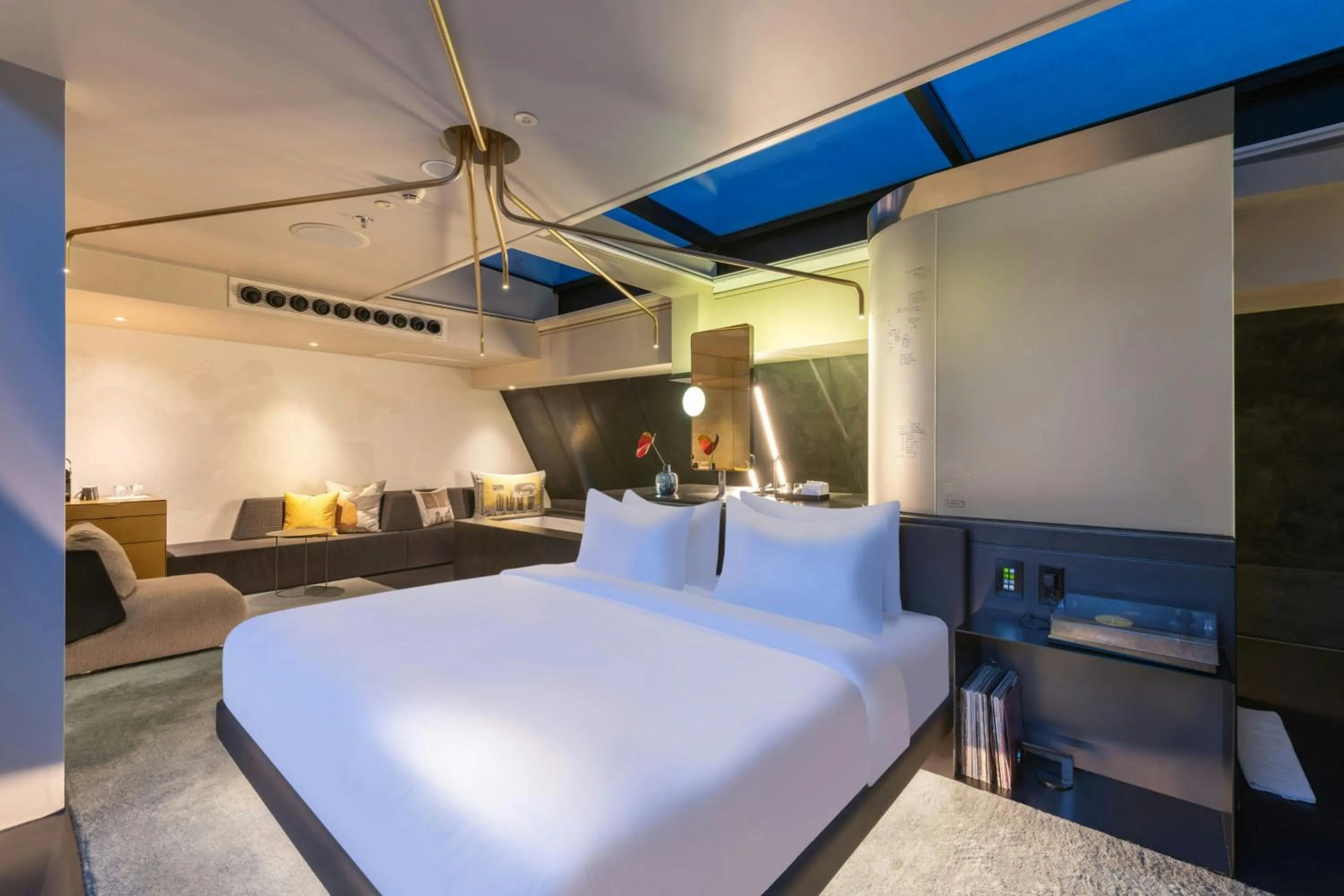 Photo of the whole room, Bed in W Amsterdam