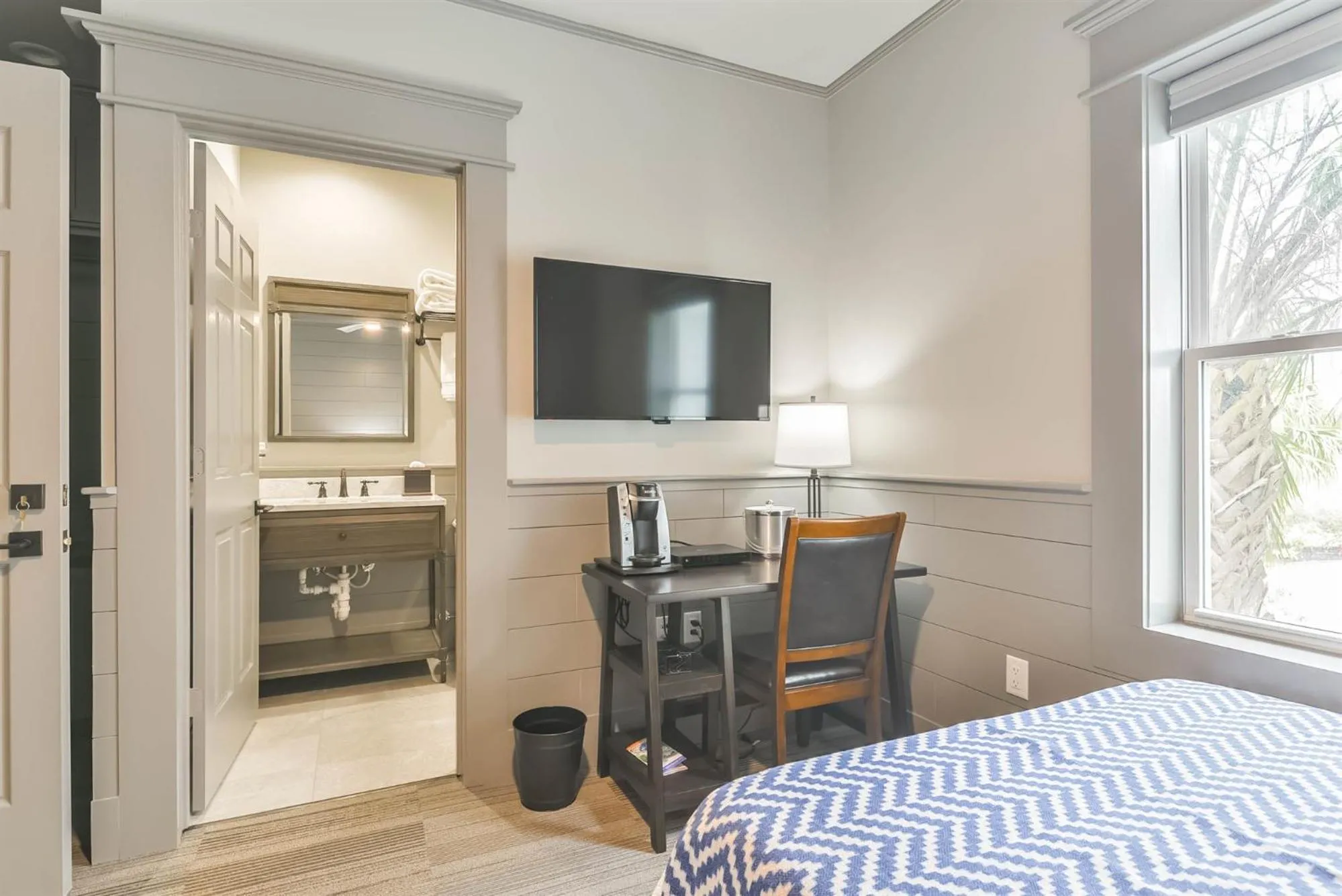 Bedroom, Bed in Harborwalk Lodge