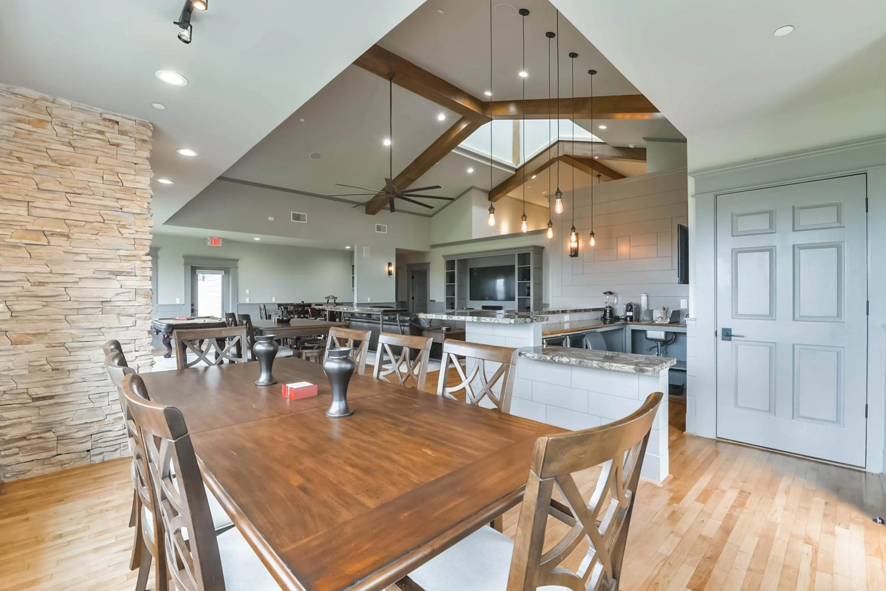 Restaurant/places to eat in Harborwalk Lodge