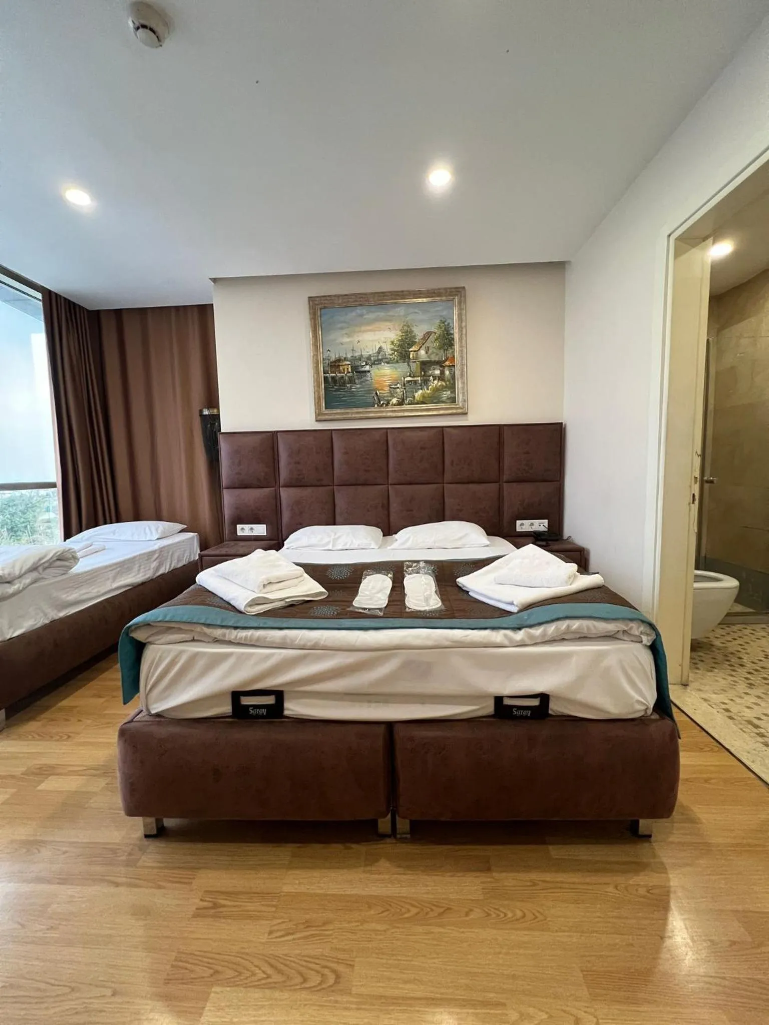 Photo of the whole room, Bed in Le Marde Hotel