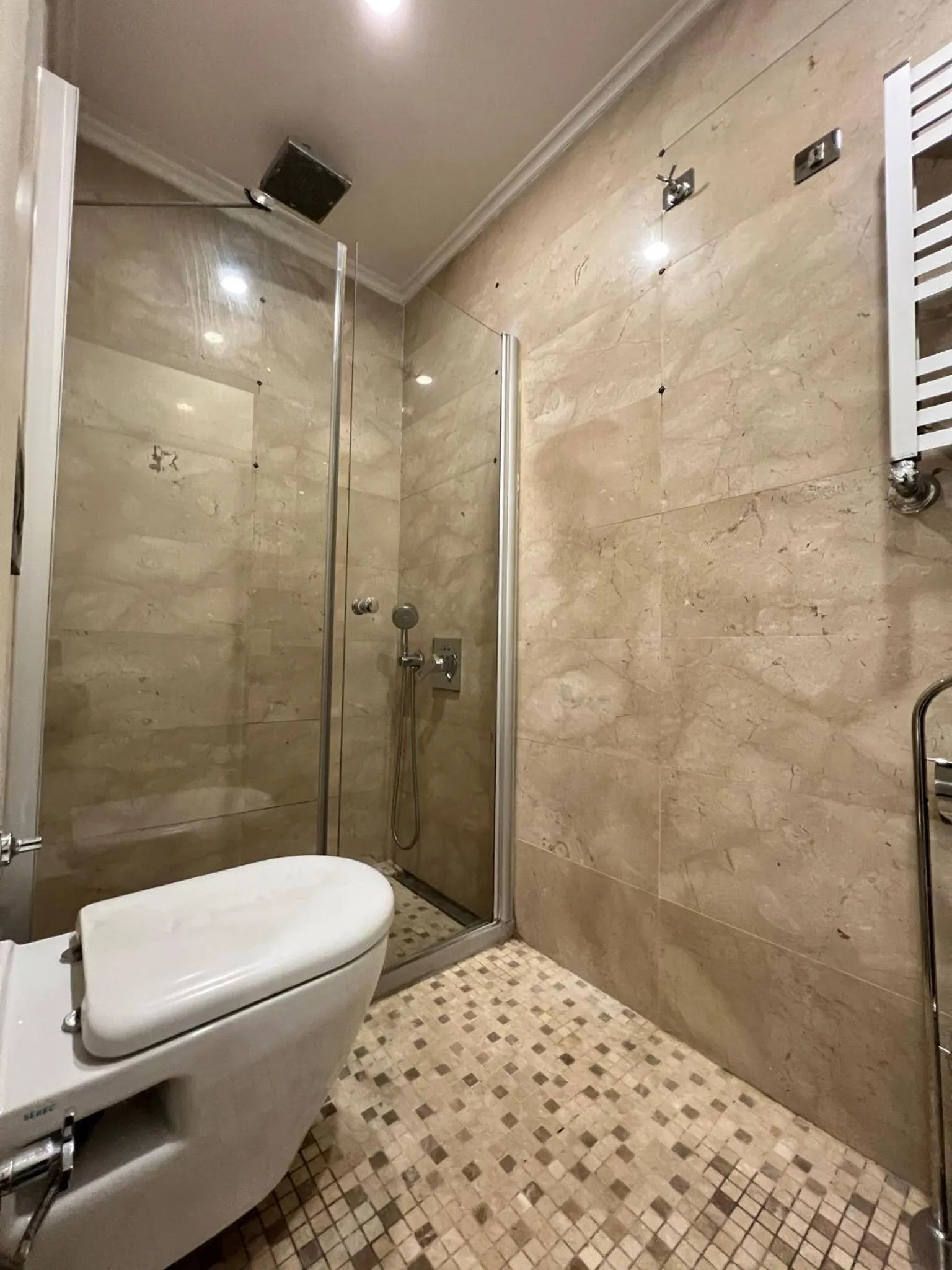 Bathroom in Le Marde Hotel